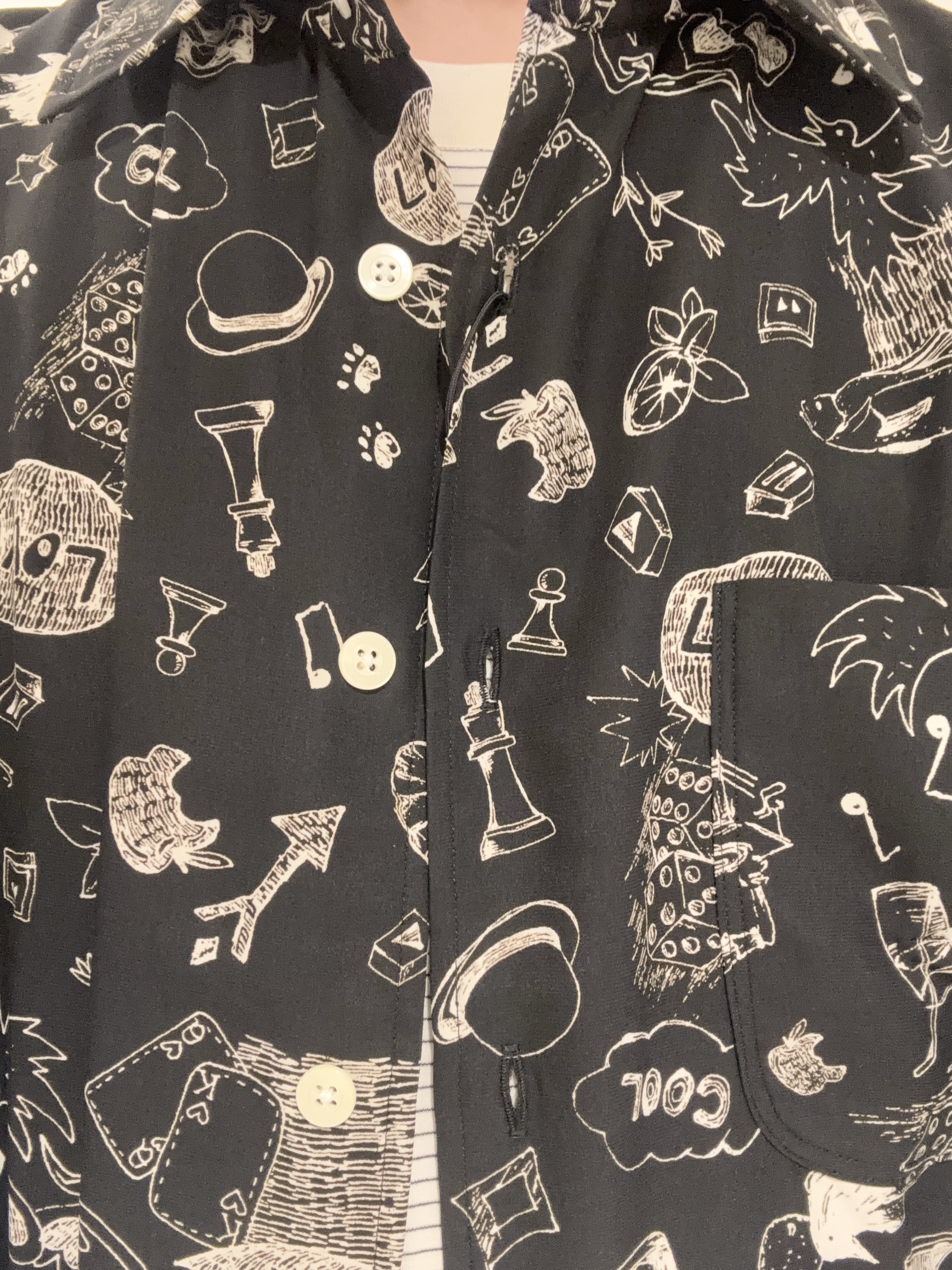 及川さんの「TAKEO KIKUCHI｜【BOWLER HAT LABEL】日本製PLAYプリントシャツ」を使ったコーディネート