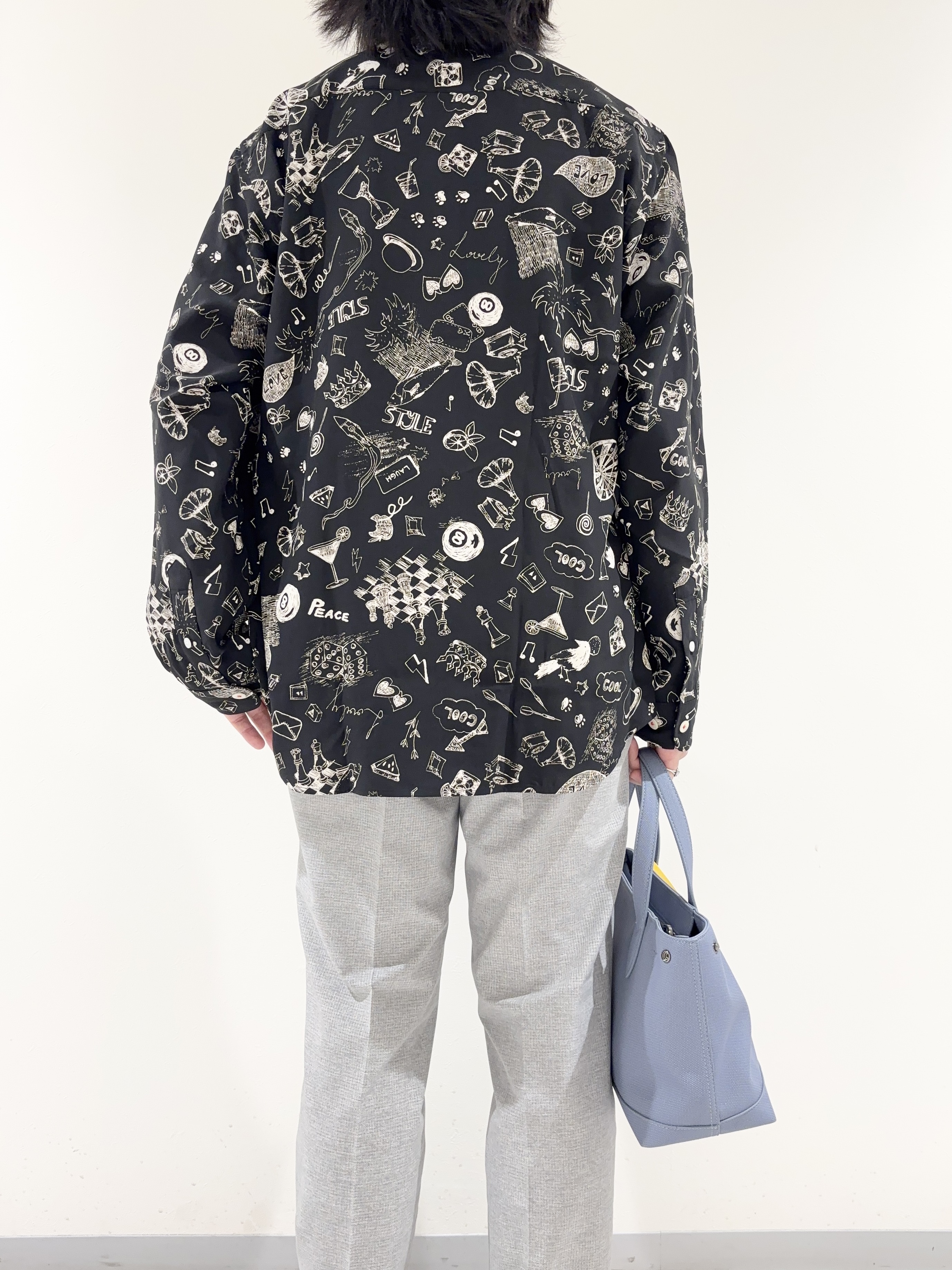 及川さんの「TAKEO KIKUCHI｜【BOWLER HAT LABEL】日本製PLAYプリントシャツ」を使ったコーディネート