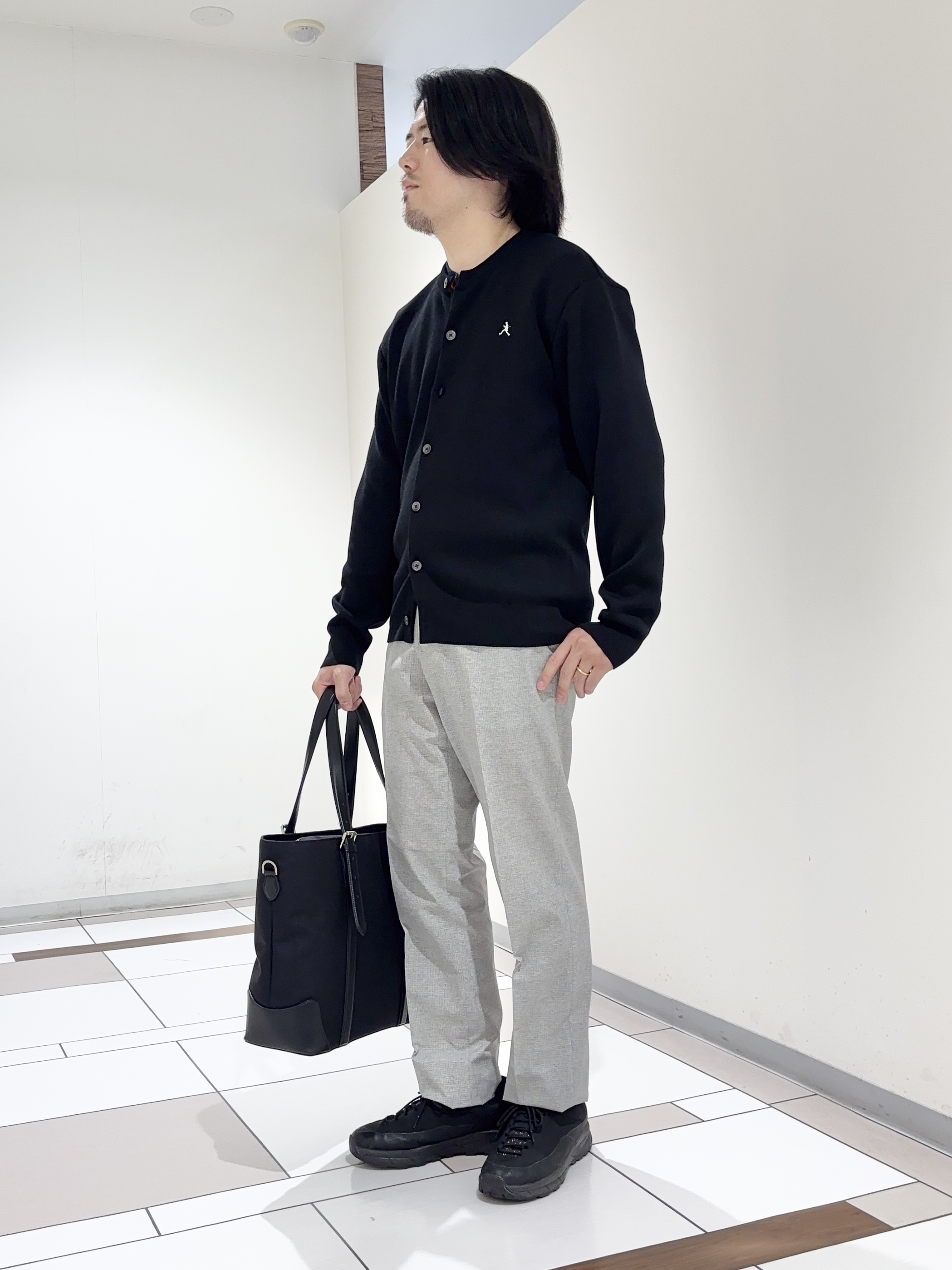 及川さんの「TAKEO KIKUCHI｜【BOWLER HAT LABEL】日本製クルーネックカーディガン」を使ったコーディネート