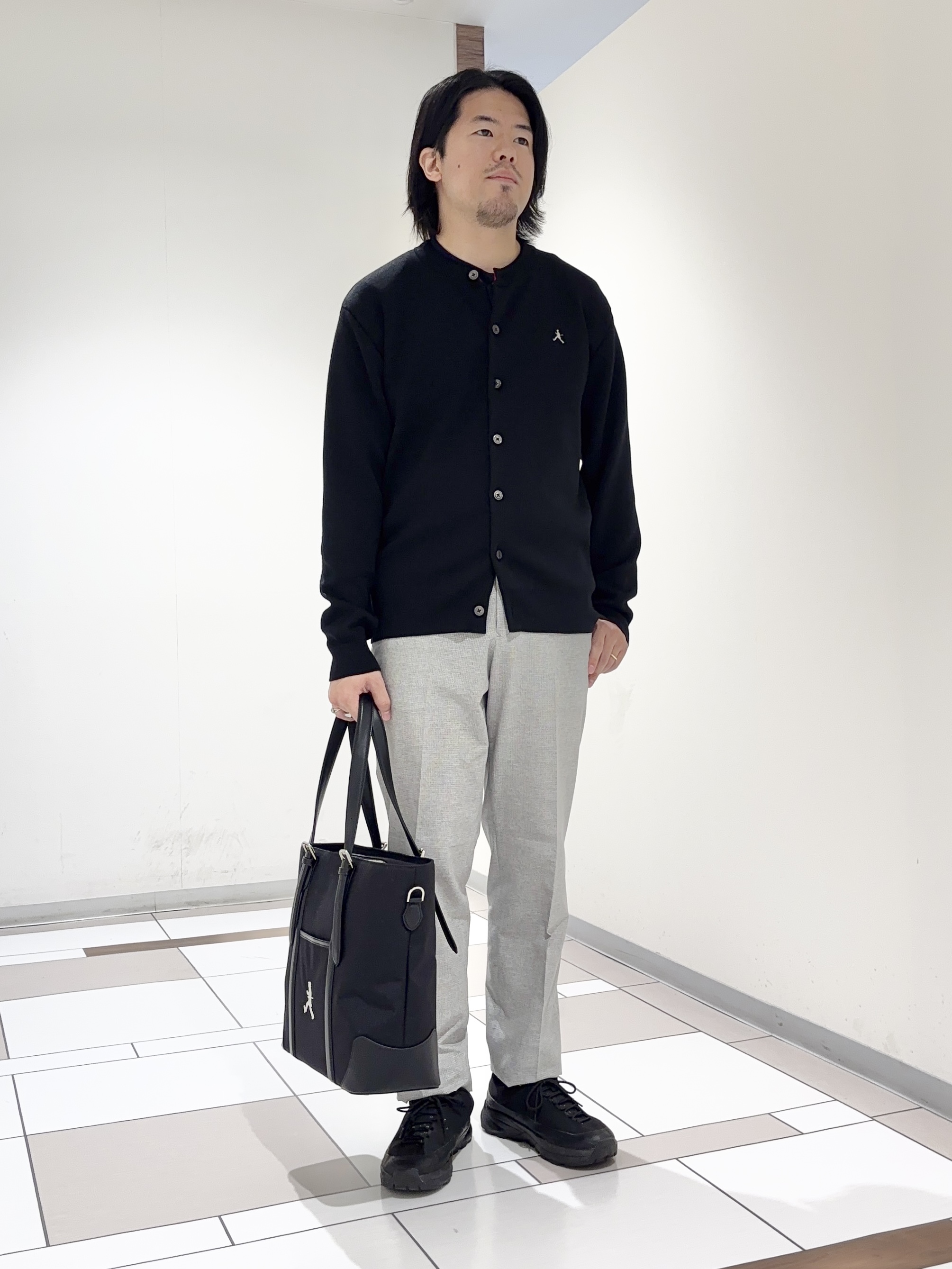 及川さんの「TAKEO KIKUCHI｜【BOWLER HAT LABEL】日本製クルーネックカーディガン」を使ったコーディネート