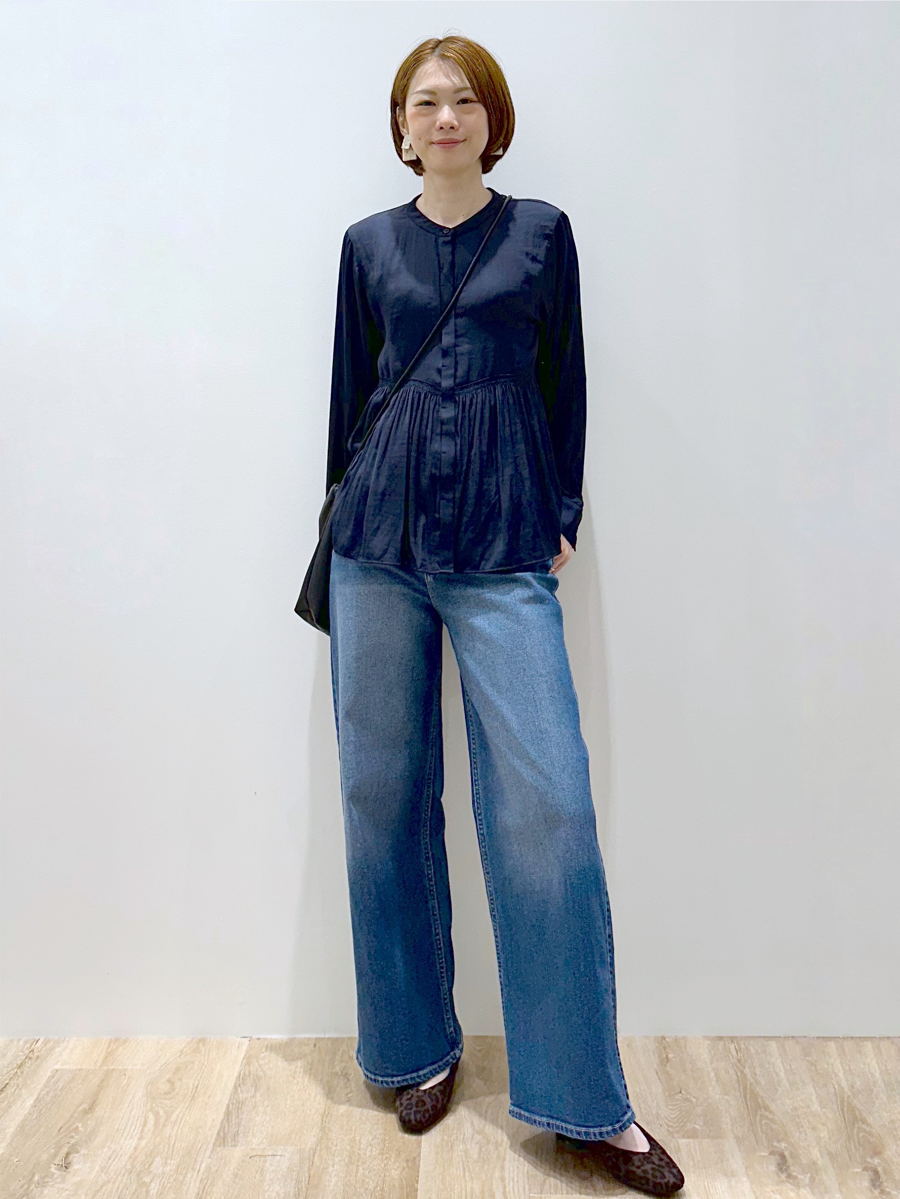yurieさんの「OPAQUE.CLIP｜ヴィンテージサテン ペプラムブラウス【洗濯機OK】」を使ったコーディネート