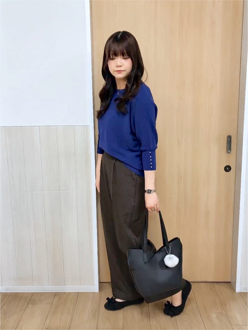 nanaseさんの「SHOO･LA･RUE｜【毛玉になりにくい】パール調ボタンが女性らしさをプラス ガーター切替 7分袖ドルマンニット」を使ったコーディネート