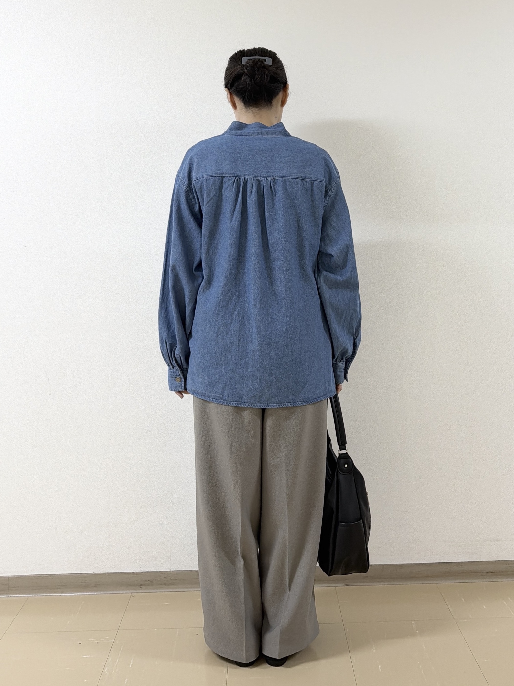 あんづさんの「SHOO･LA･RUE｜【S-LL/洗濯機可】華やぐデニムボウタイリボンシャツ」を使ったコーディネート