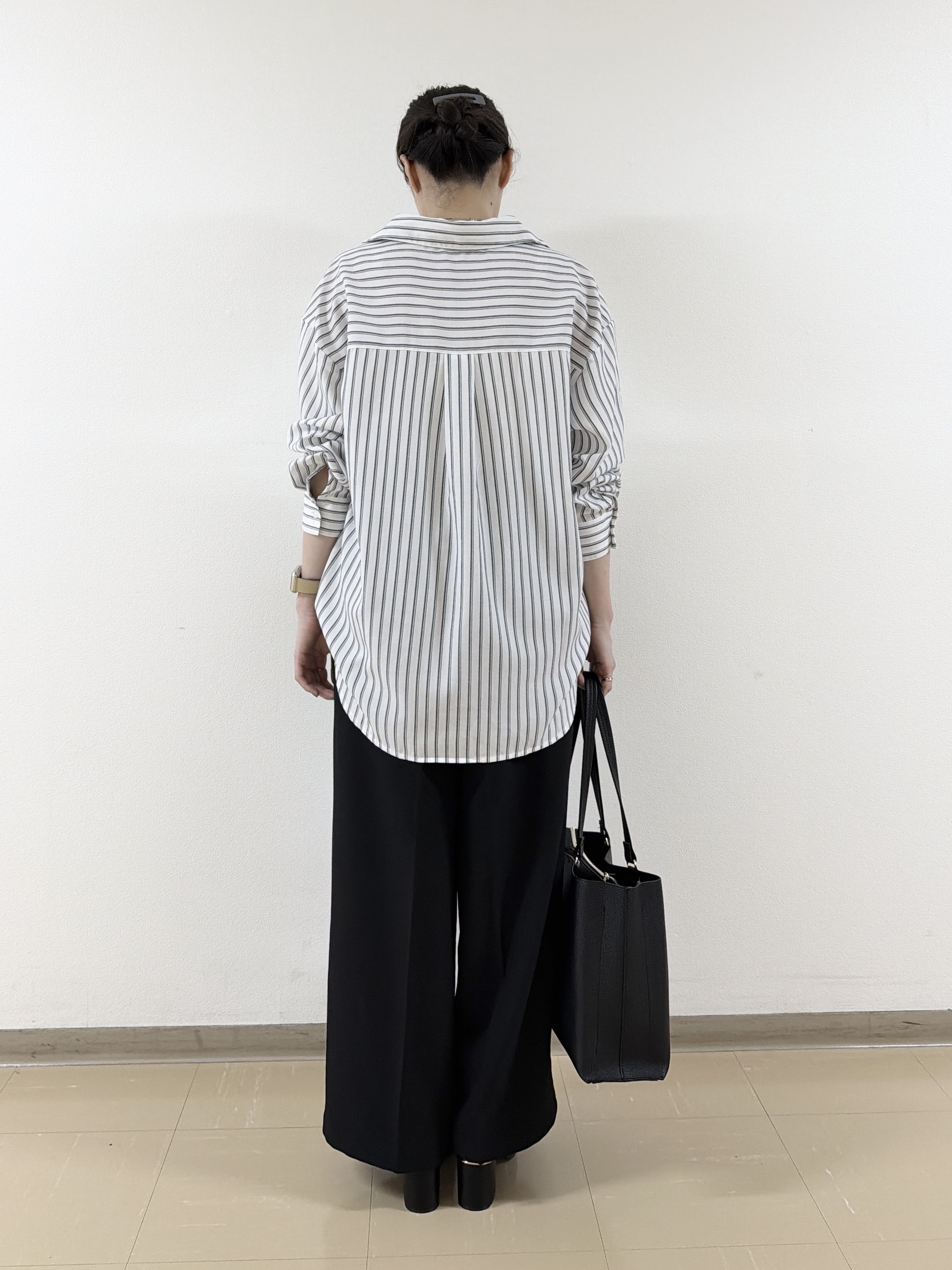 あんづさんの「SHOO･LA･RUE｜【洗濯後しわになりにくい/S-LL】気分で選ぶ 大人のデイリー使いに ベーシックシャツ」を使ったコーディネート
