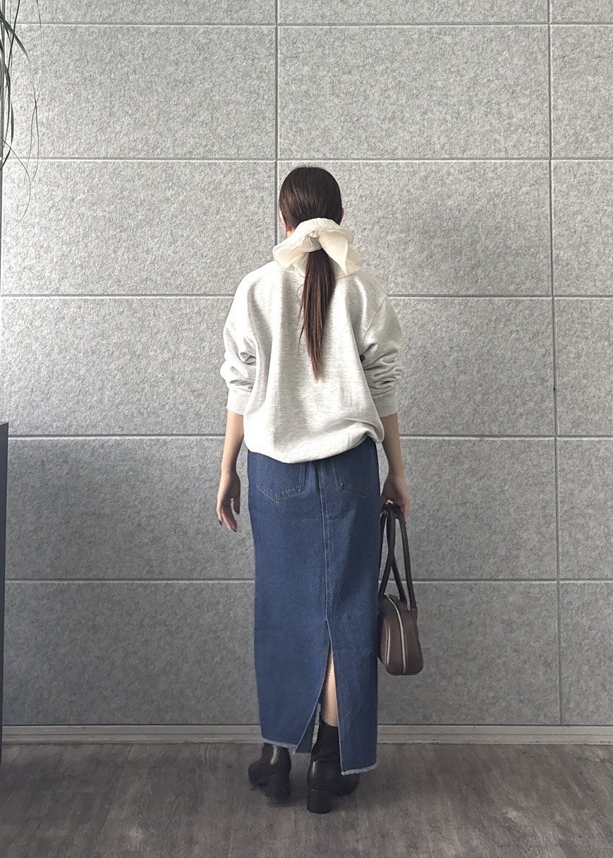 Renoさんの「INDIVI｜フォルムロゴスウェット」を使ったコーディネート
