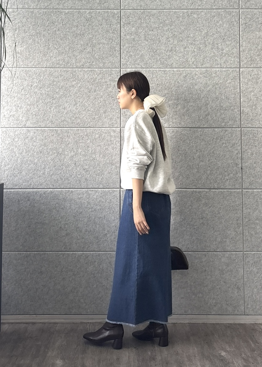Renoさんの「INDIVI｜フォルムロゴスウェット」を使ったコーディネート