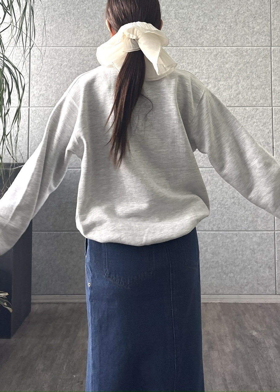 Renoさんの「INDIVI｜フォルムロゴスウェット」を使ったコーディネート