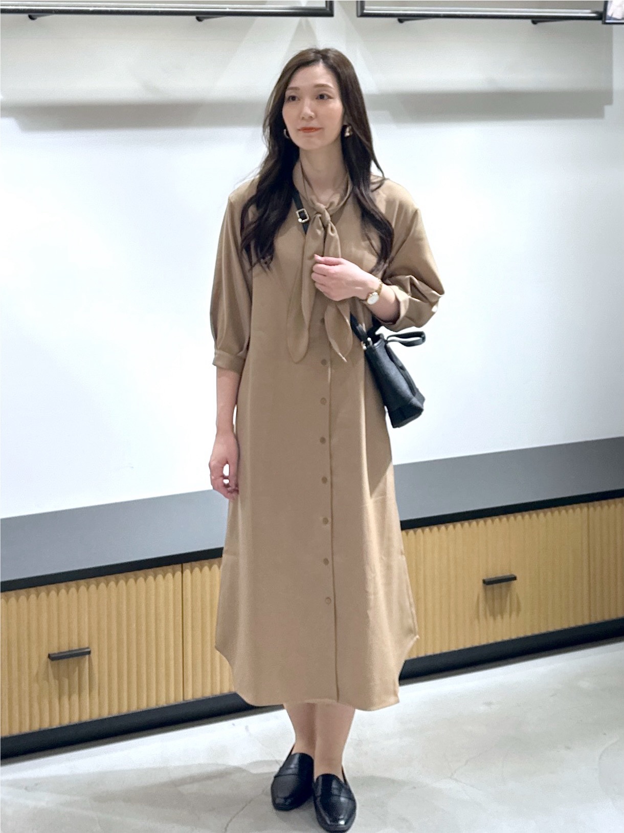 keito.iさんの「OPAQUE.CLIP｜【森絵梨佳さん着用】ボウタイ付きシャツワンピース《洗濯機OK》」を使ったコーディネート