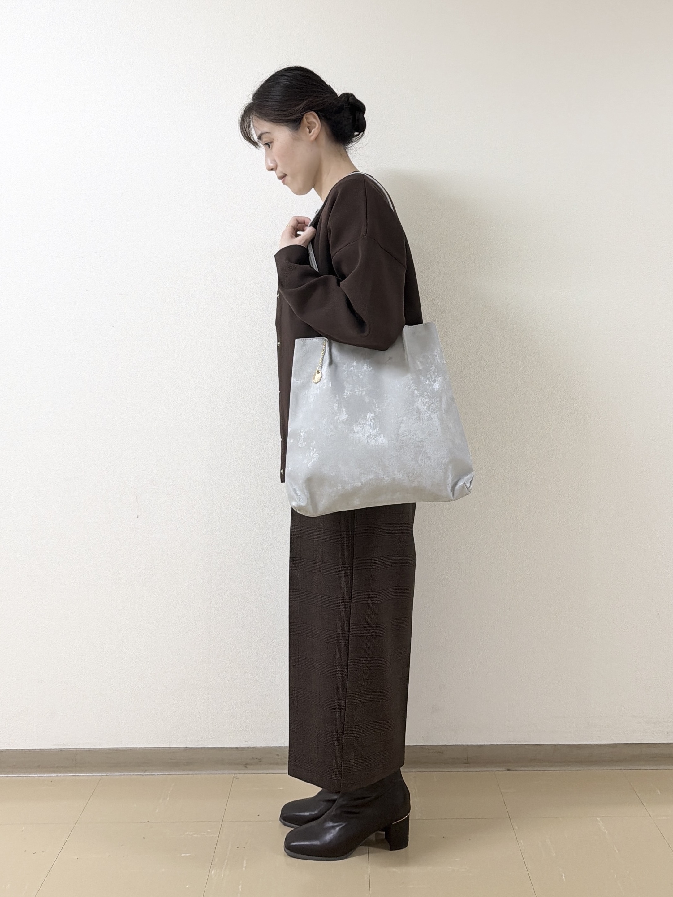 あんづさんの「SHOO･LA･RUE｜【セットアップ可/洗濯機可】軽やかに羽織れる スポンディッシュ ニットカーディガン」を使ったコーディネート