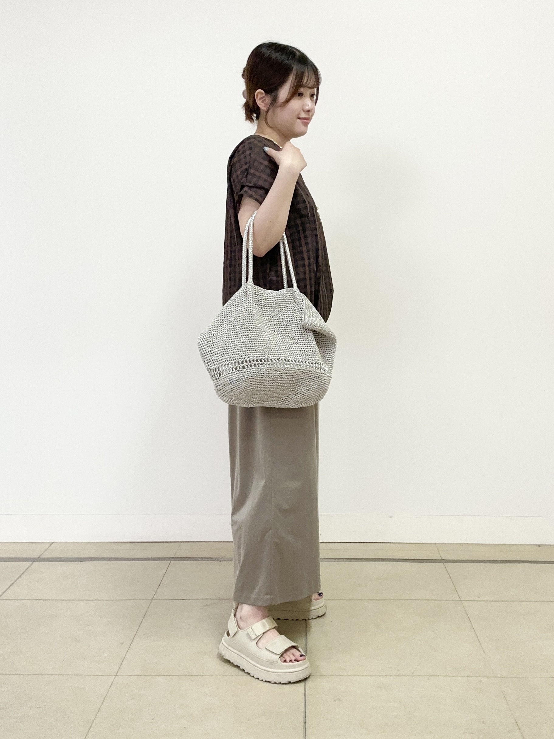 大竹杏佳さんの「UNTITLED｜【秋めきシャツ/体型カバー】シアーチェックブラウス」を使ったコーディネート