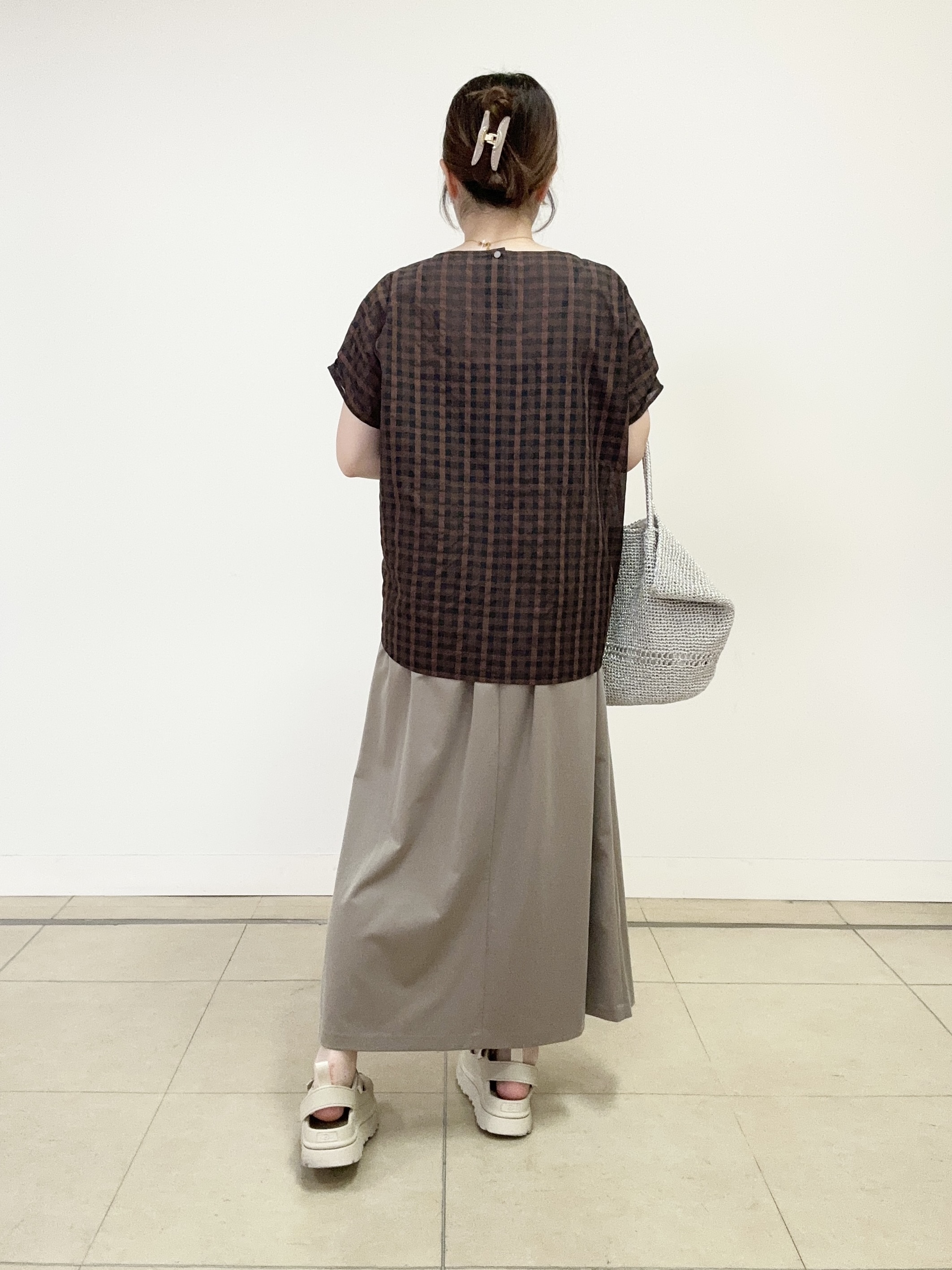 大竹杏佳さんの「UNTITLED｜【秋めきシャツ/体型カバー】シアーチェックブラウス」を使ったコーディネート