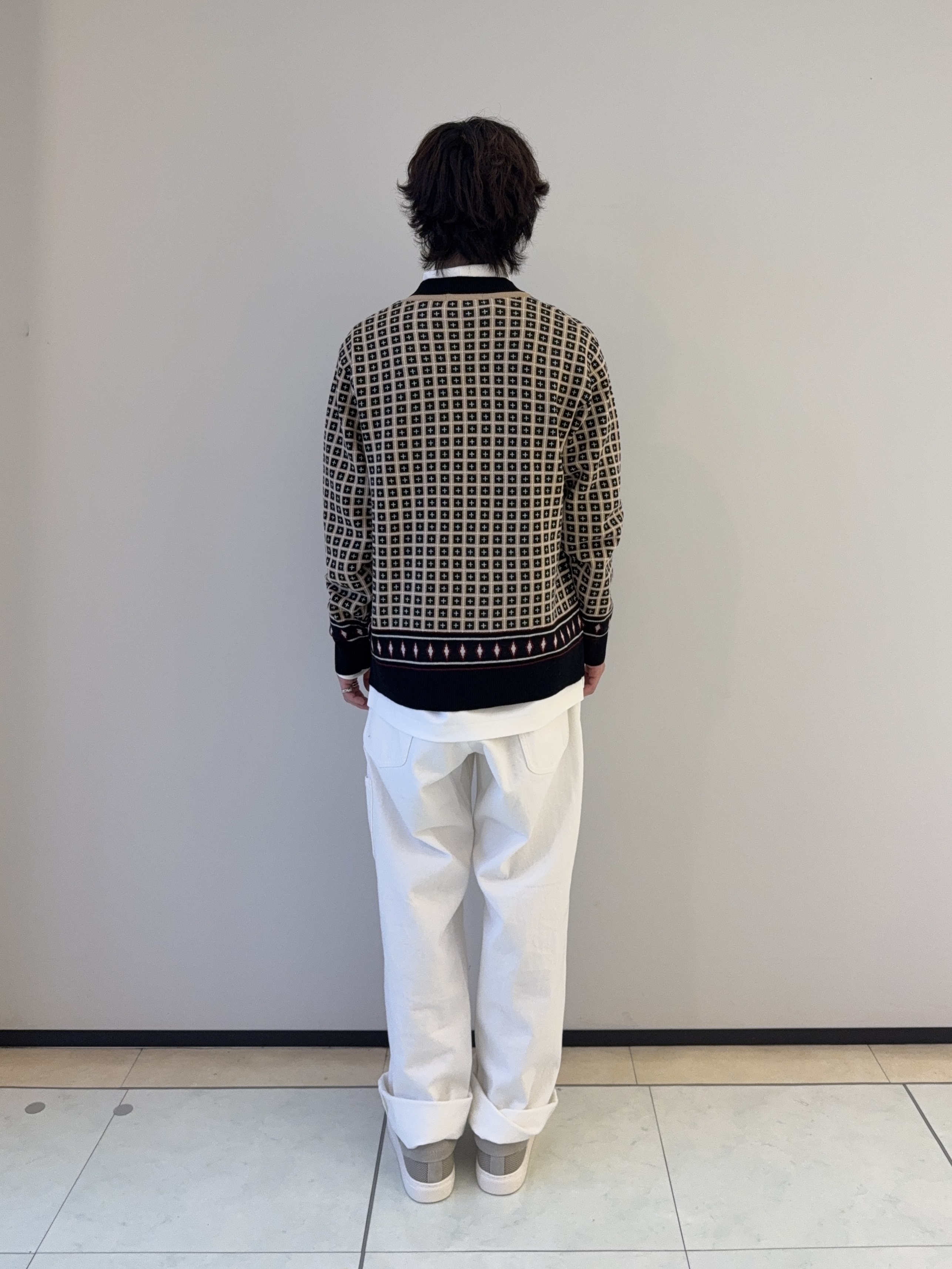 Neoさんの「TAKEO KIKUCHI｜【BOWLER HAT LABEL】ジオメトリック柄カーディガン」を使ったコーディネート