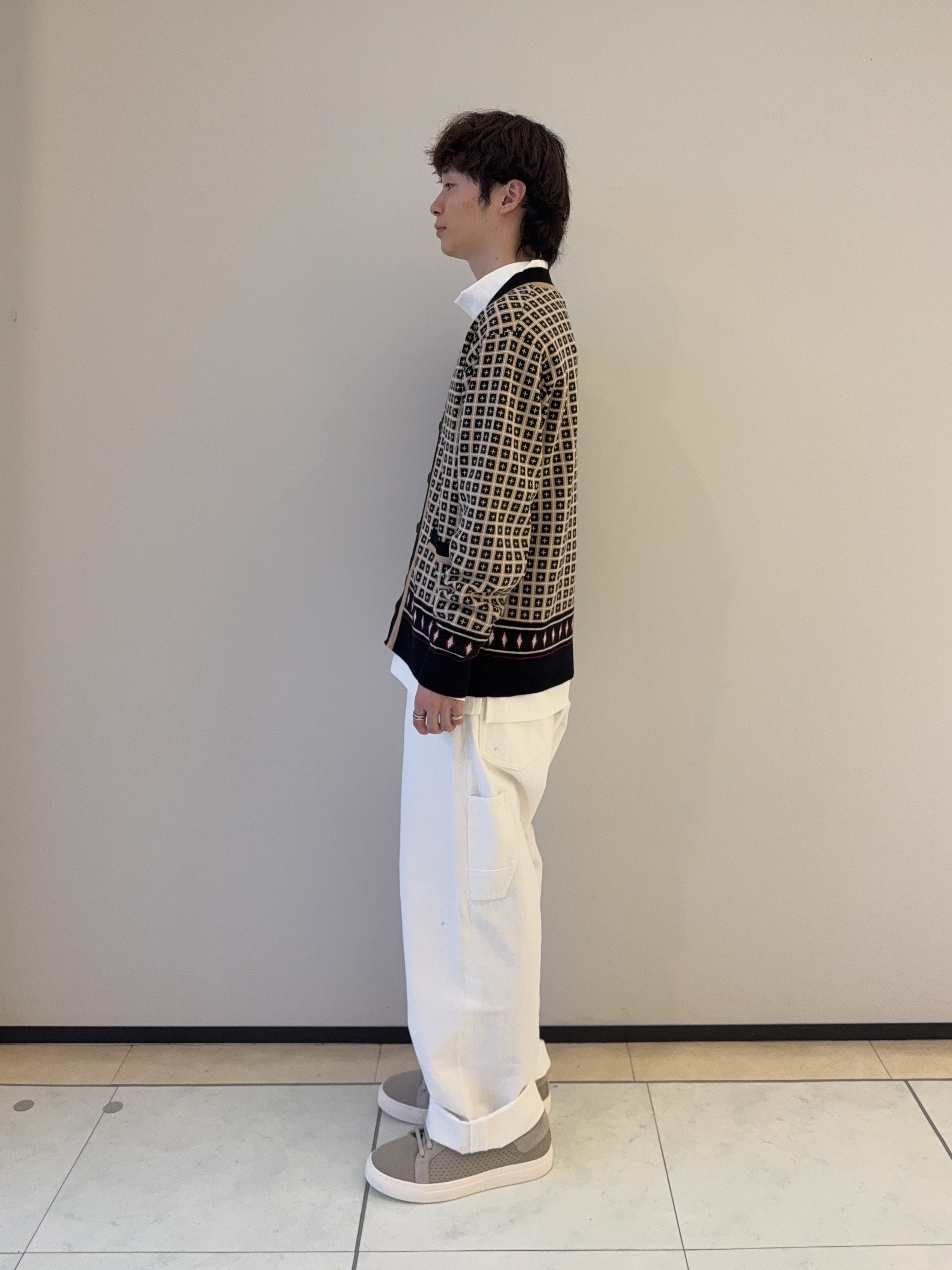 Neoさんの「TAKEO KIKUCHI｜【BOWLER HAT LABEL】ジオメトリック柄カーディガン」を使ったコーディネート