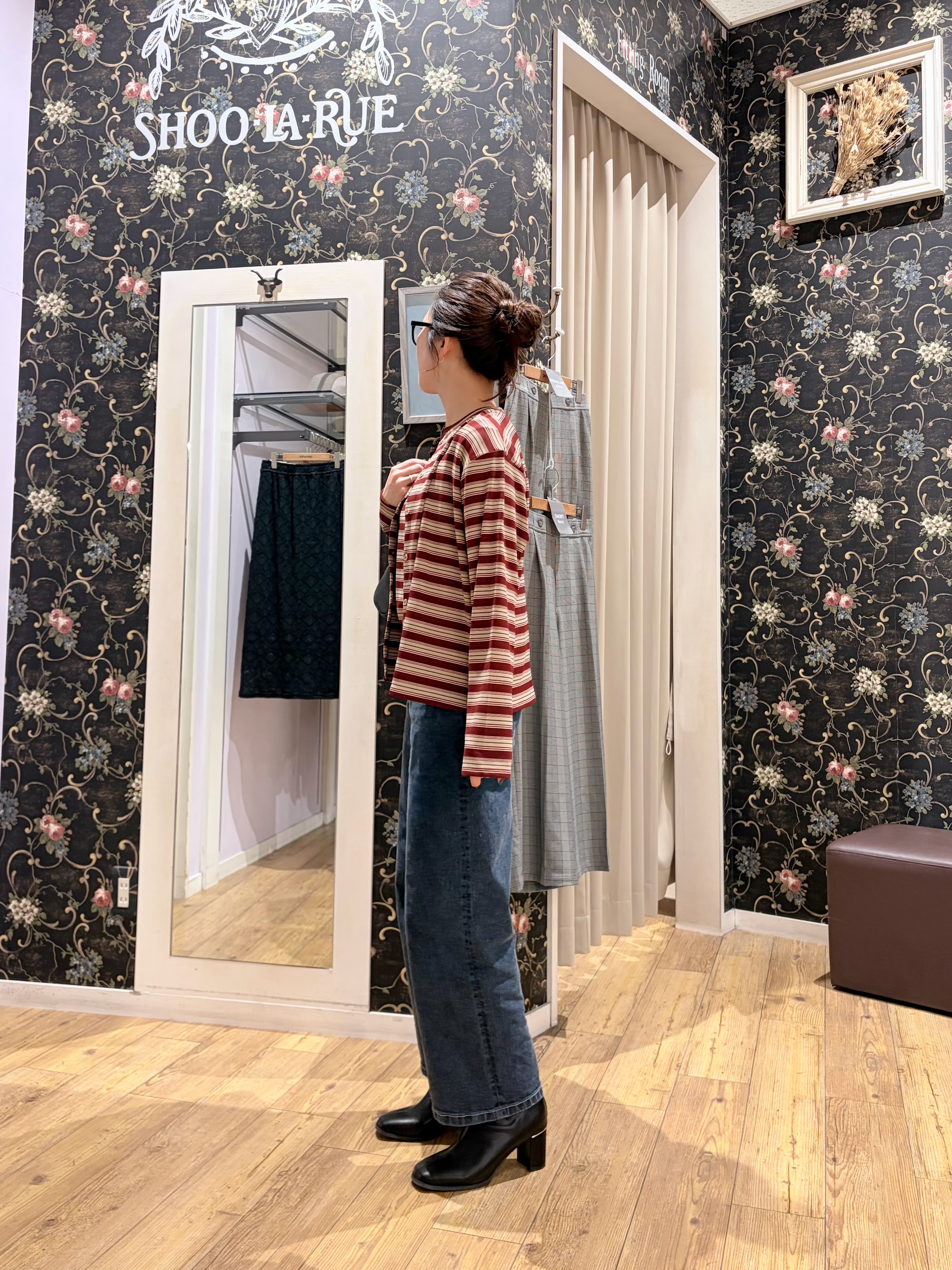 おうめさんの「SHOO･LA･RUE｜【2点セット/洗濯機可】マルチボーダーTシャツ+カーディガン」を使ったコーディネート