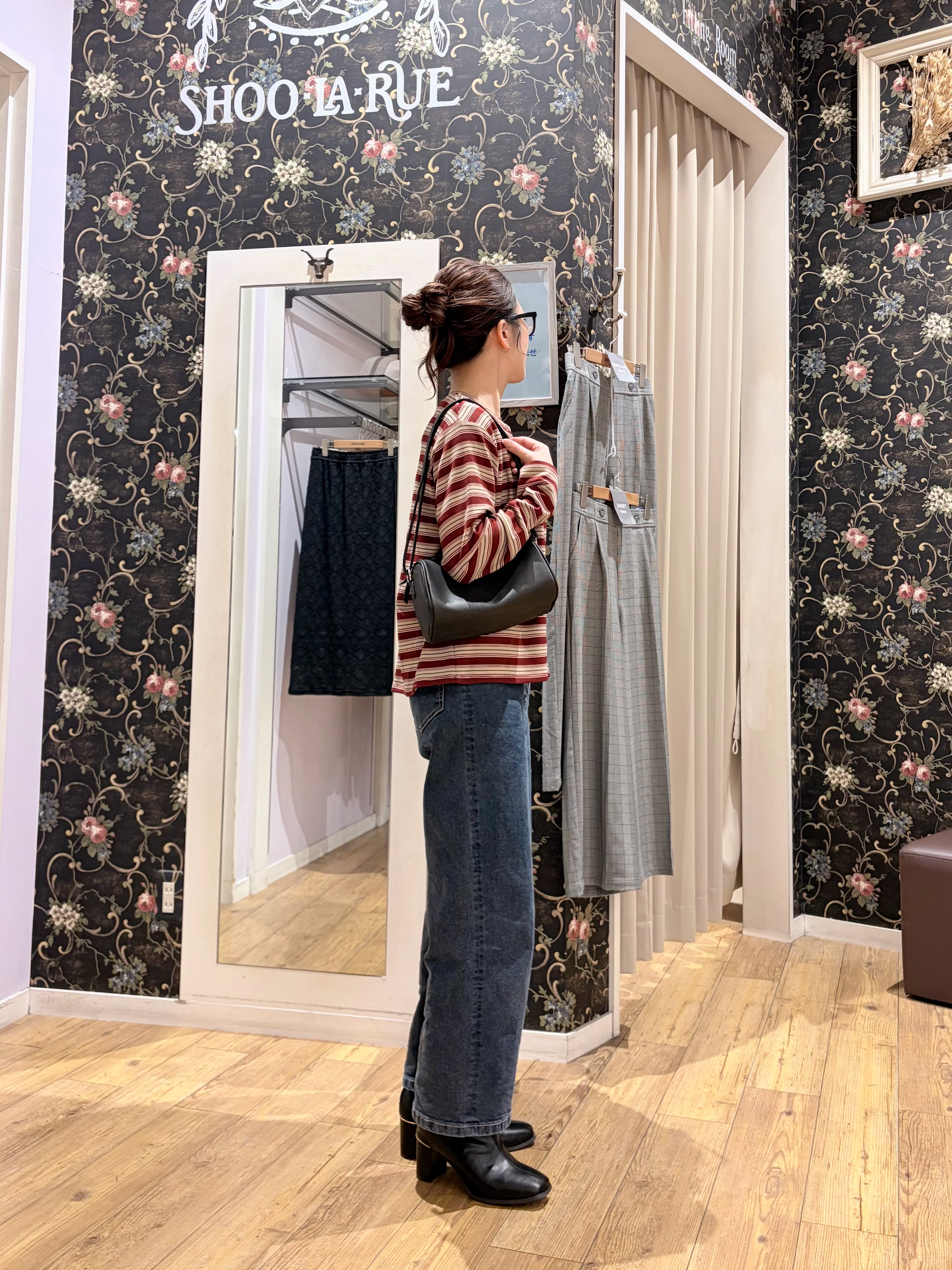 おうめさんの「SHOO･LA･RUE｜【2点セット/洗濯機可】マルチボーダーTシャツ+カーディガン」を使ったコーディネート