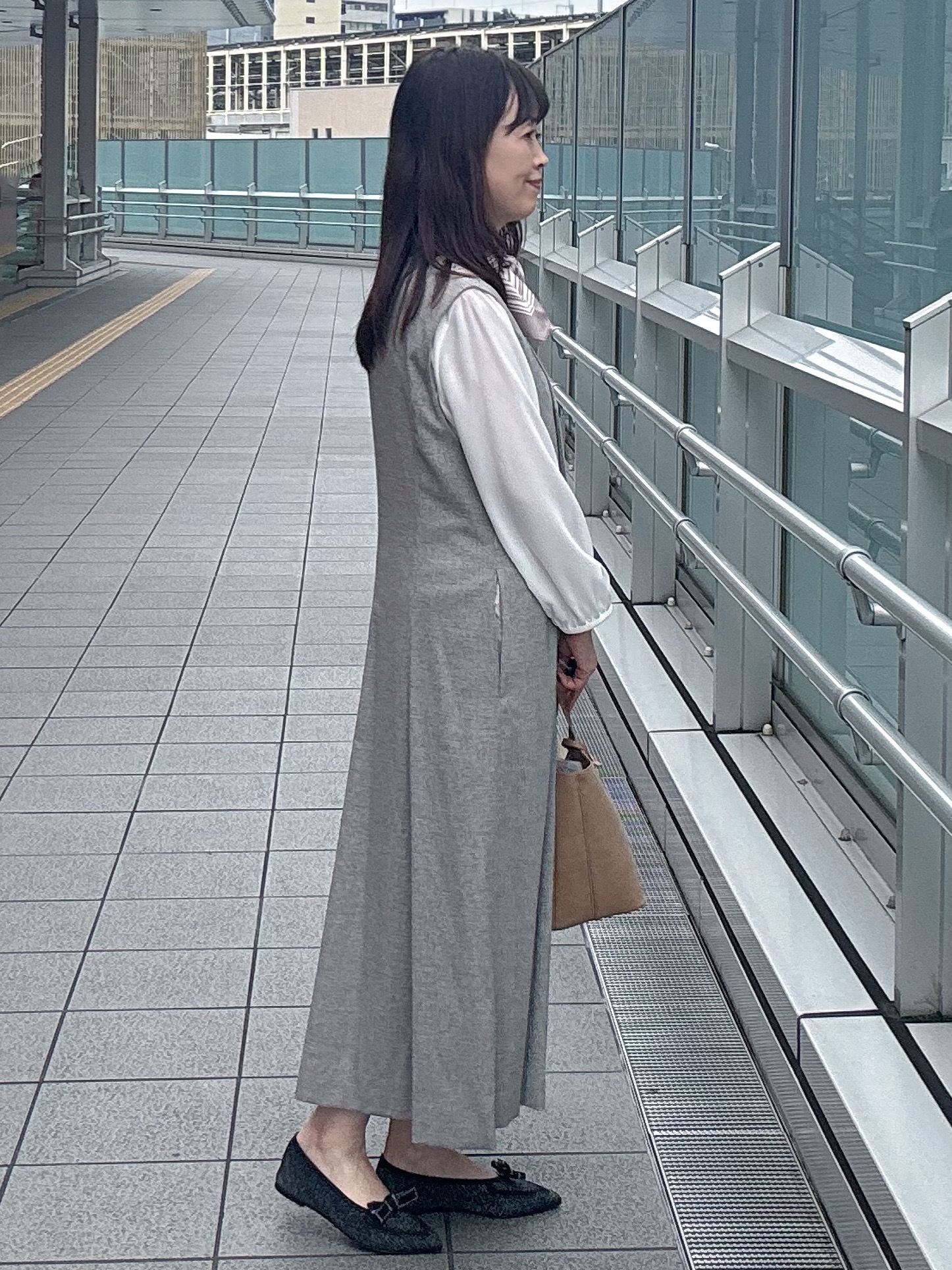 makiさんの「UNTITLED｜【透けにくい/ウエストイン見え】タックブラウス」を使ったコーディネート