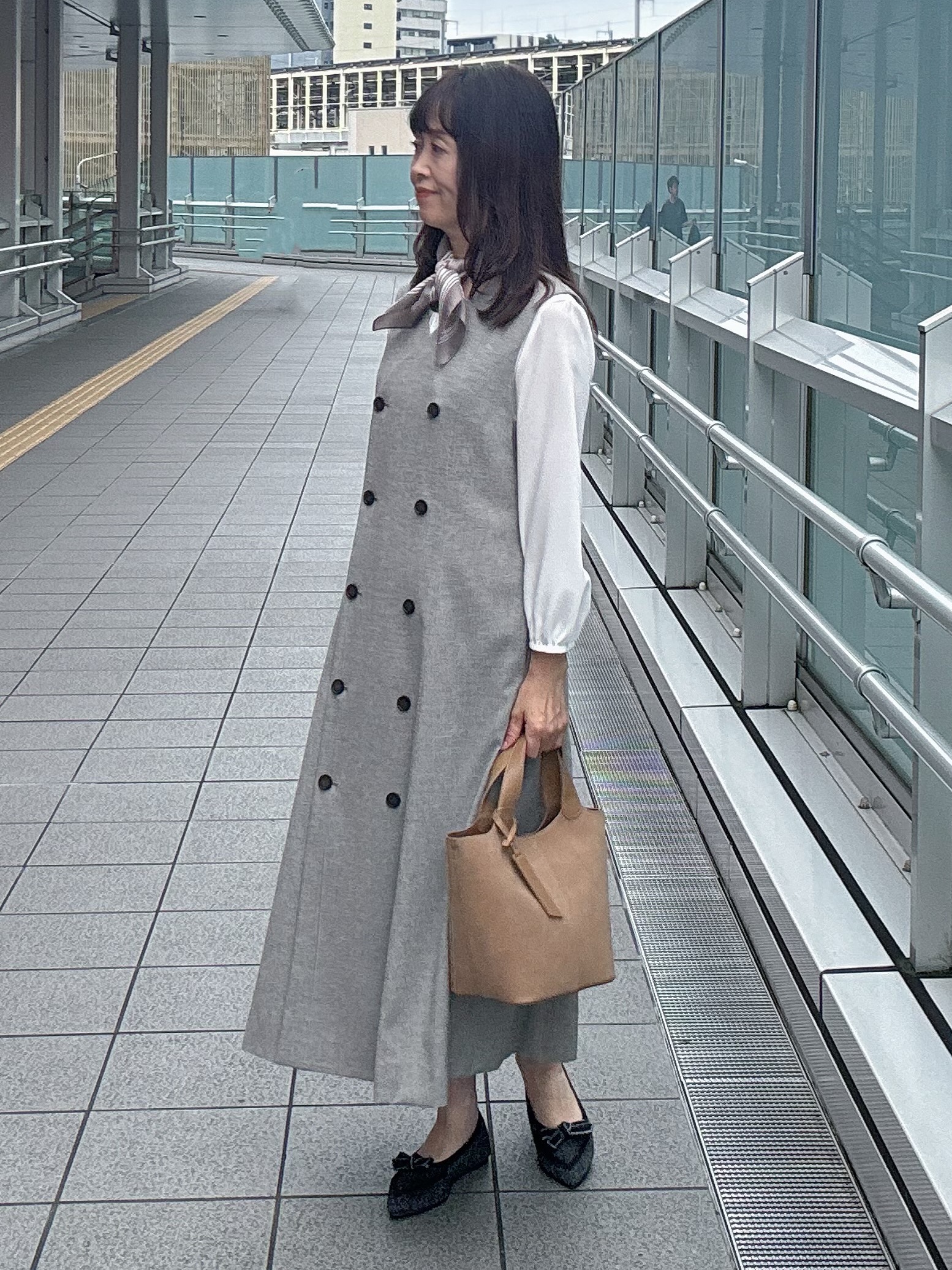 makiさんの「UNTITLED｜【透けにくい/ウエストイン見え】タックブラウス」を使ったコーディネート