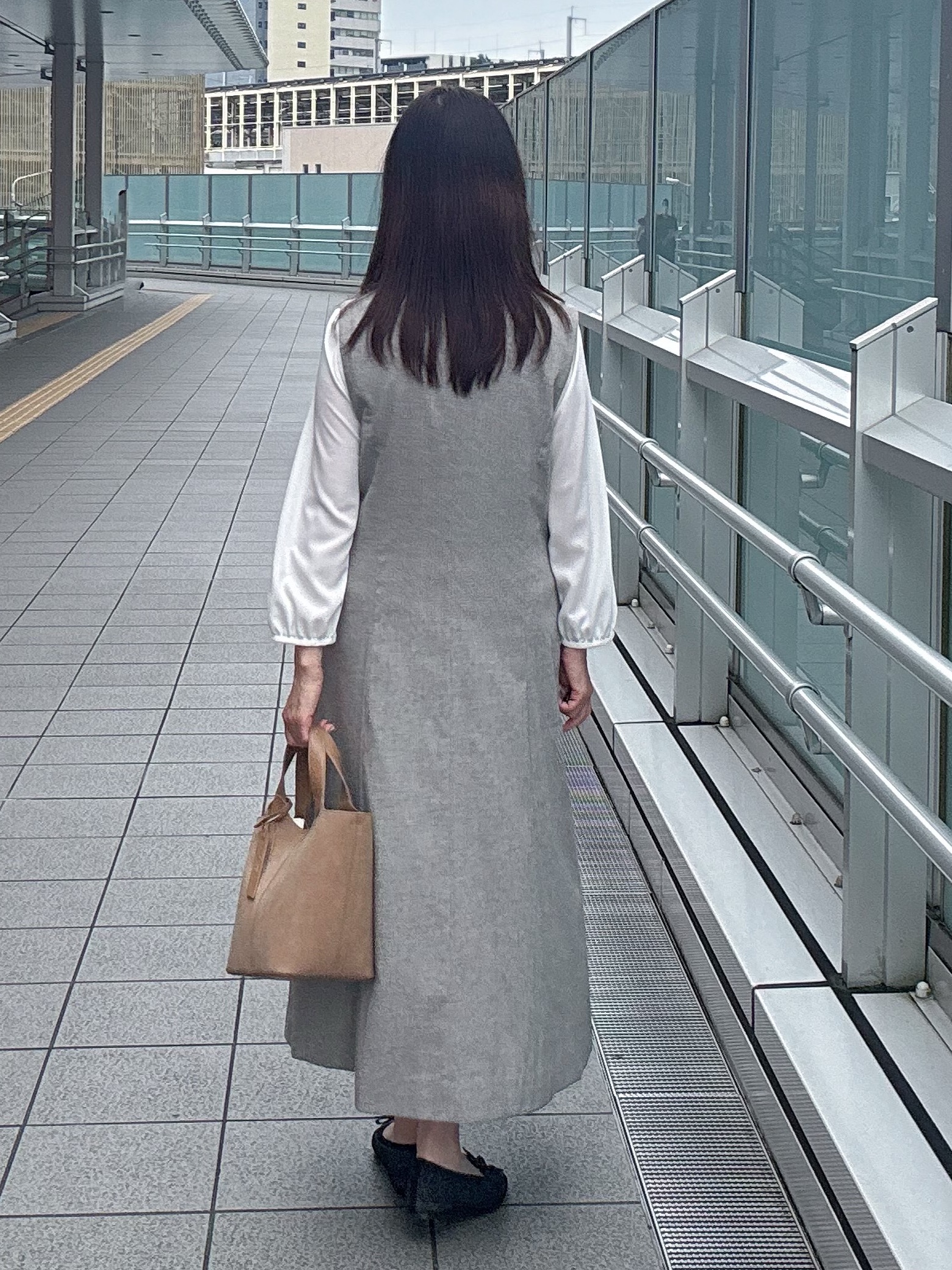 makiさんの「UNTITLED｜【透けにくい/ウエストイン見え】タックブラウス」を使ったコーディネート