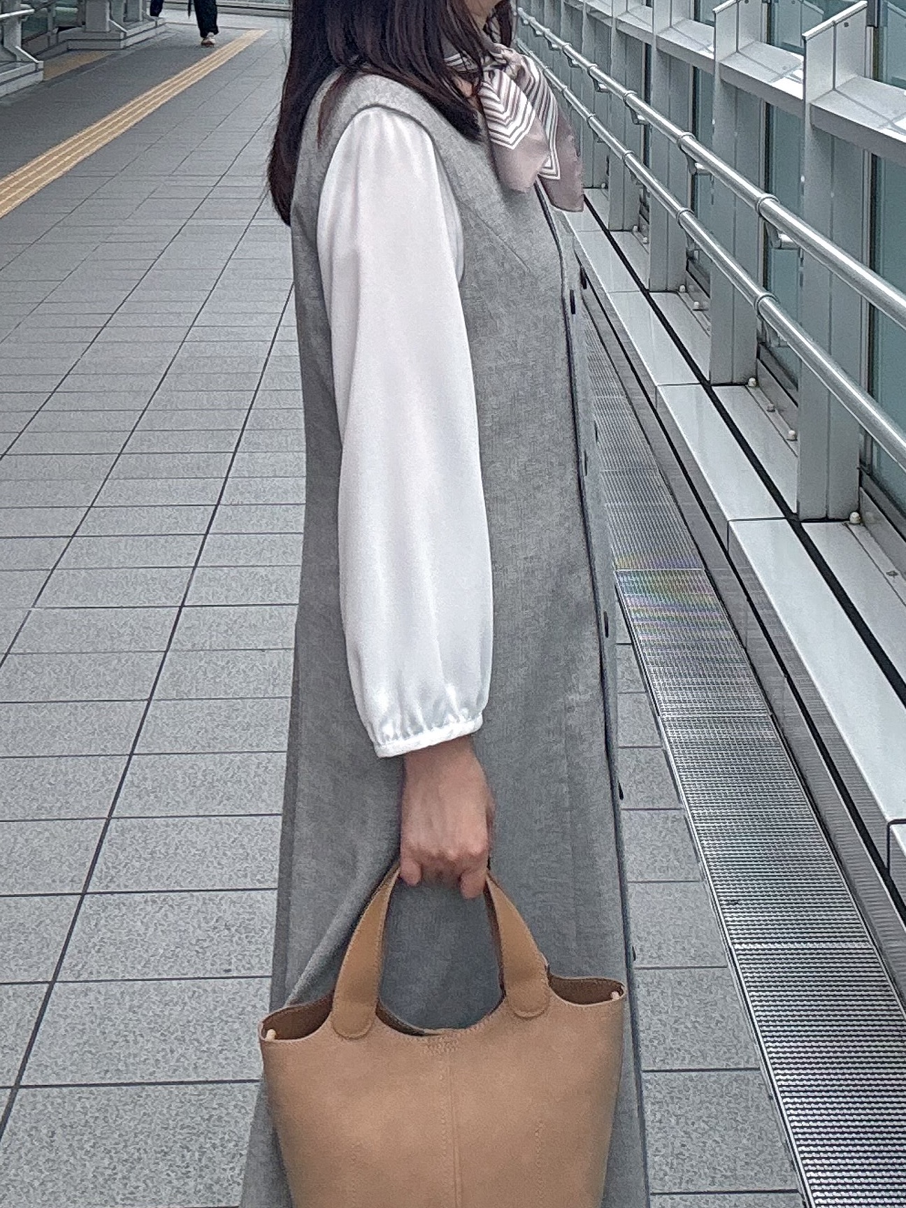 makiさんの「UNTITLED｜【透けにくい/ウエストイン見え】タックブラウス」を使ったコーディネート