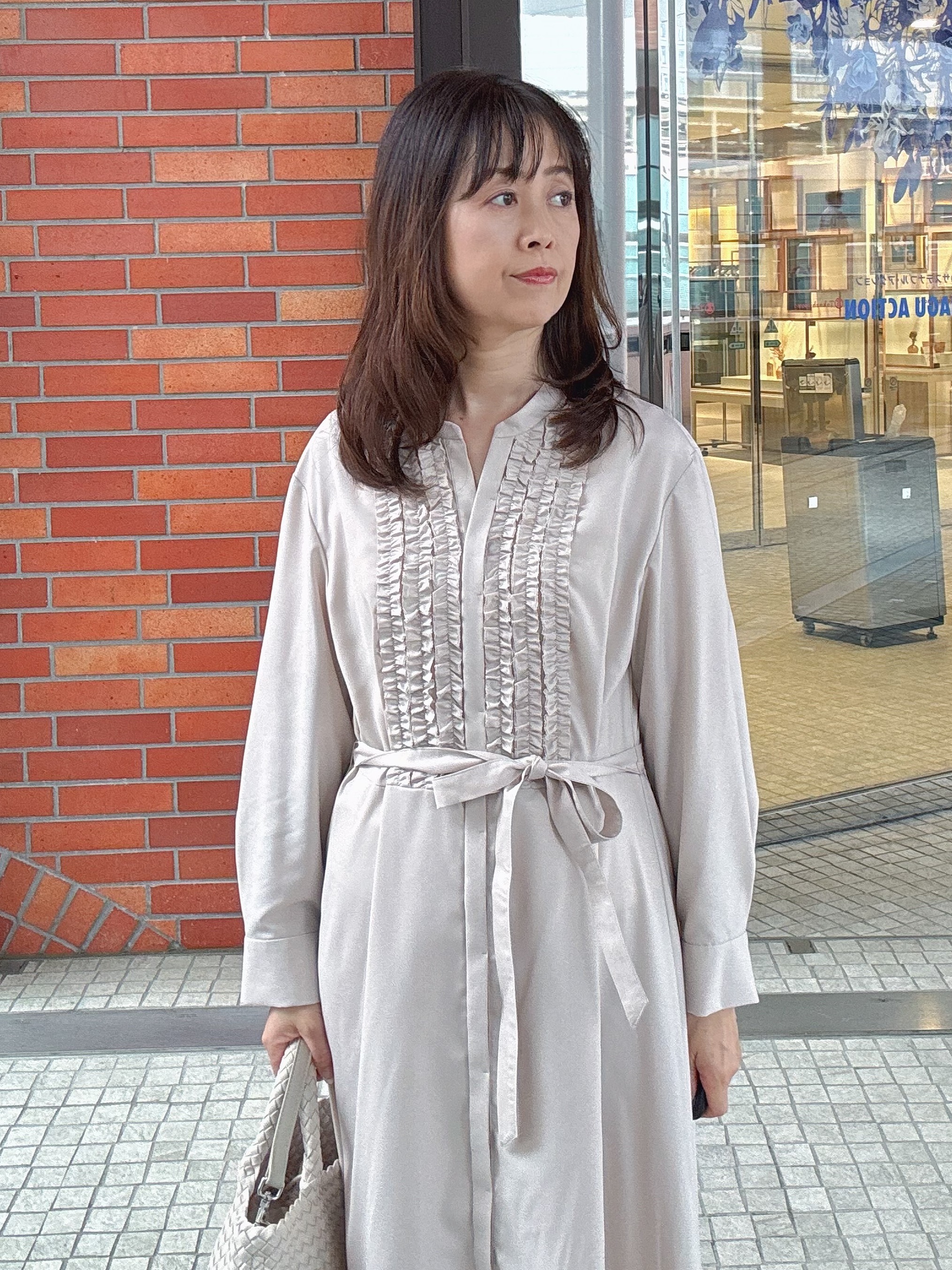 makiさんの「UNTITLED｜【着映えアイテム】フロントフリルディティールワンピース」を使ったコーディネート
