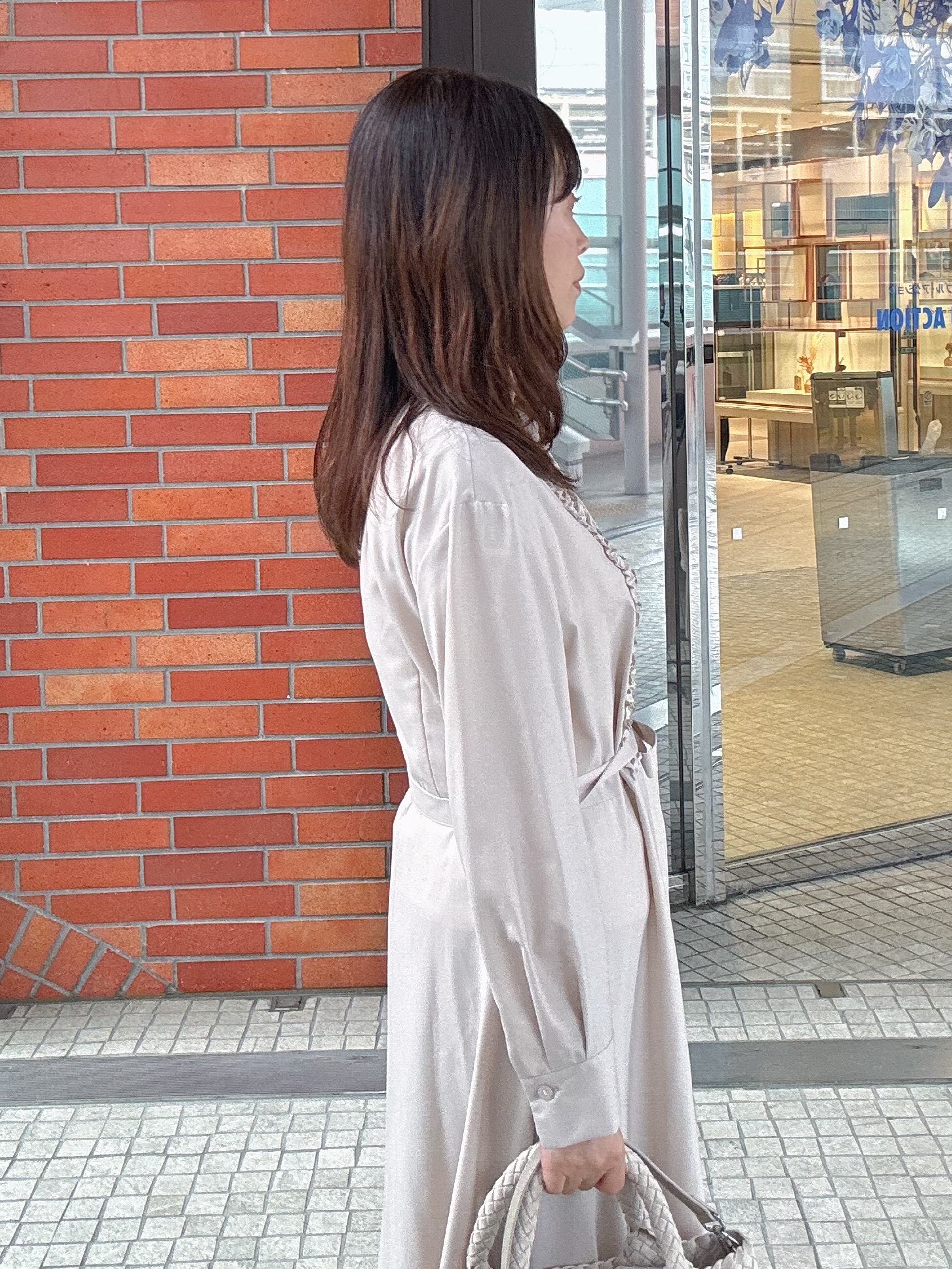 makiさんの「UNTITLED｜【着映えアイテム】フロントフリルディティールワンピース」を使ったコーディネート