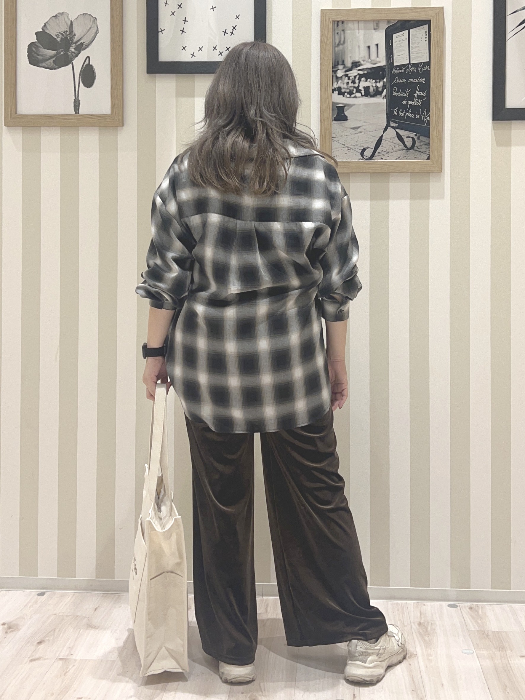 mさんの「SHOO･LA･RUE｜【洗濯後しわになりにくい/S-LL】気分で選ぶ 大人のデイリー使いに ベーシックシャツ」を使ったコーディネート