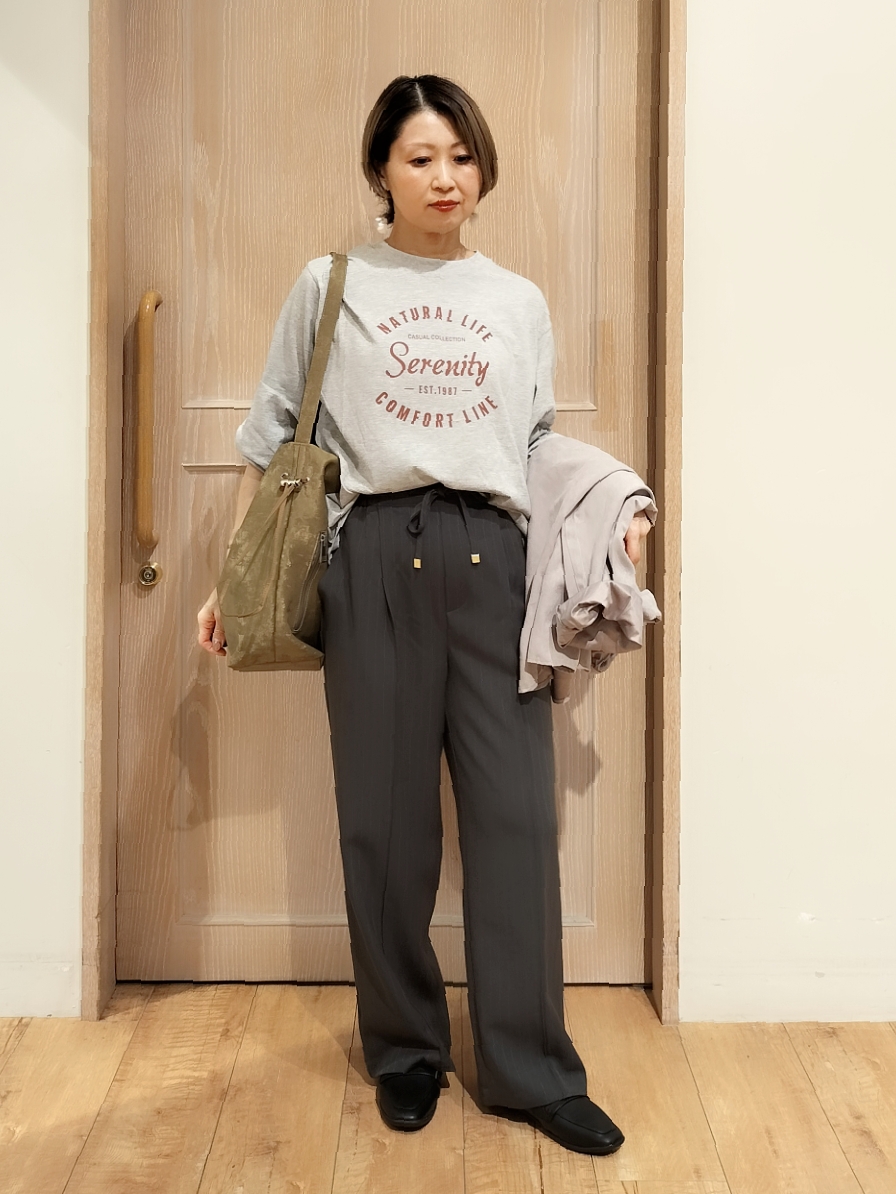 YUKIさんの「SHOO･LA･RUE｜【S-LL/洗濯機可】なめらかさが心地いい。スエード調ポケットシャツ」を使ったコーディネート