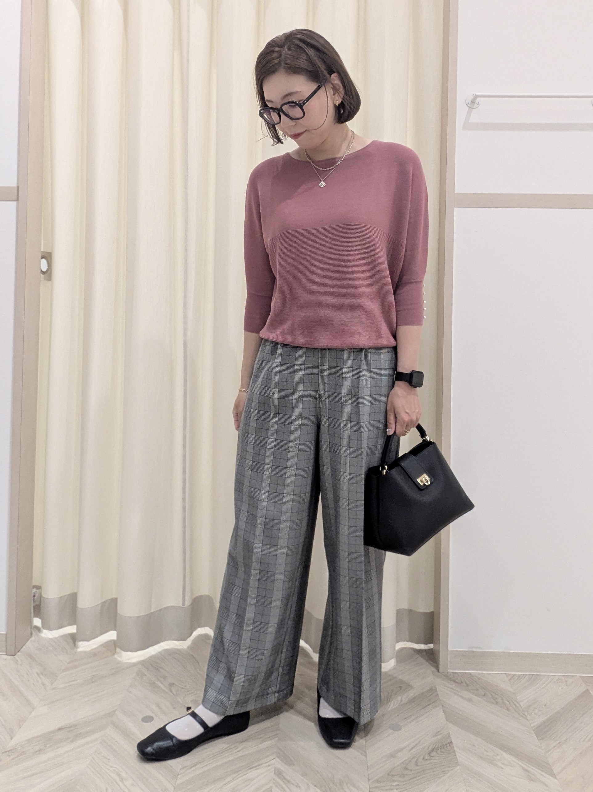 miyuさんの「SHOO･LA･RUE｜【毛玉になりにくい】パール調ボタンが女性らしさをプラス ガーター切替 7分袖ドルマンニット」を使ったコーディネート