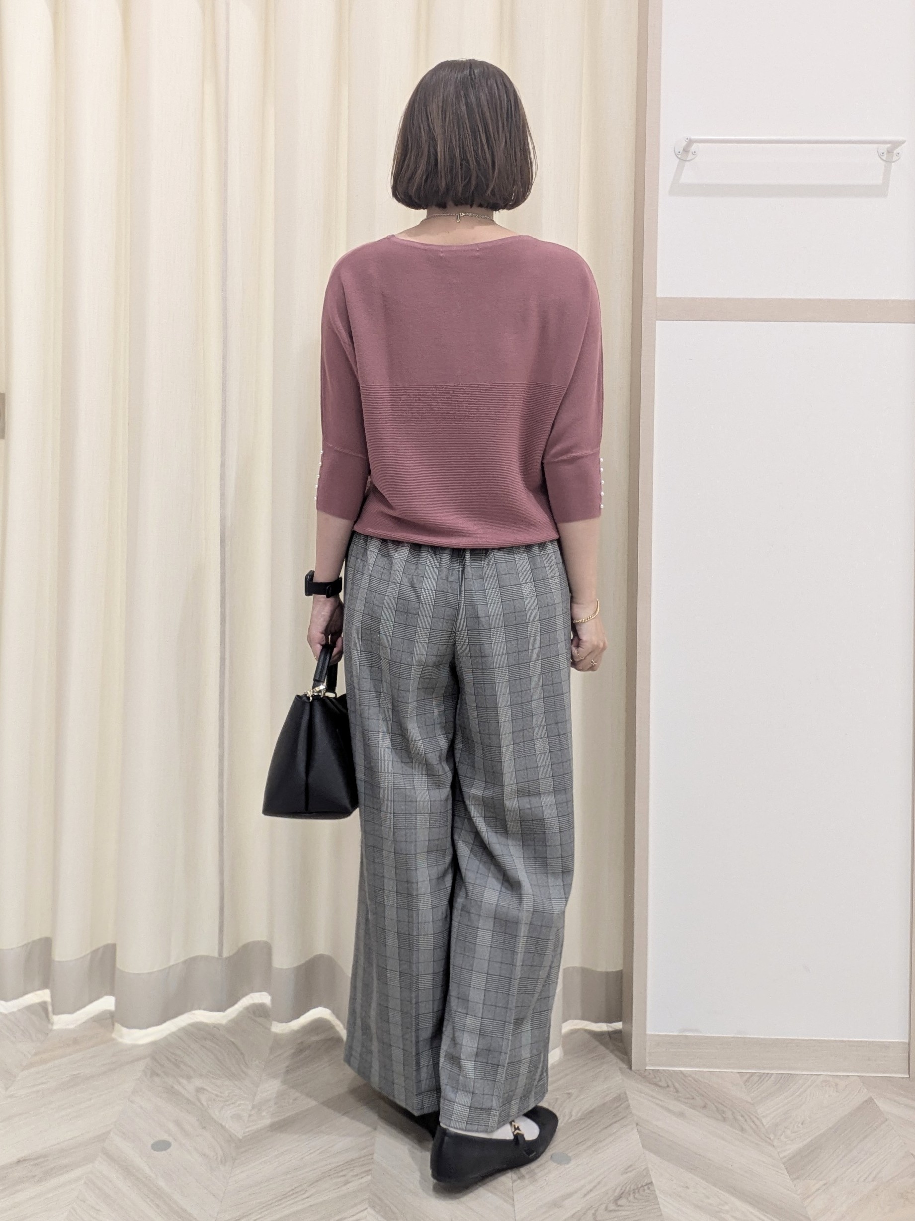 miyuさんの「SHOO･LA･RUE｜【毛玉になりにくい】パール調ボタンが女性らしさをプラス ガーター切替 7分袖ドルマンニット」を使ったコーディネート