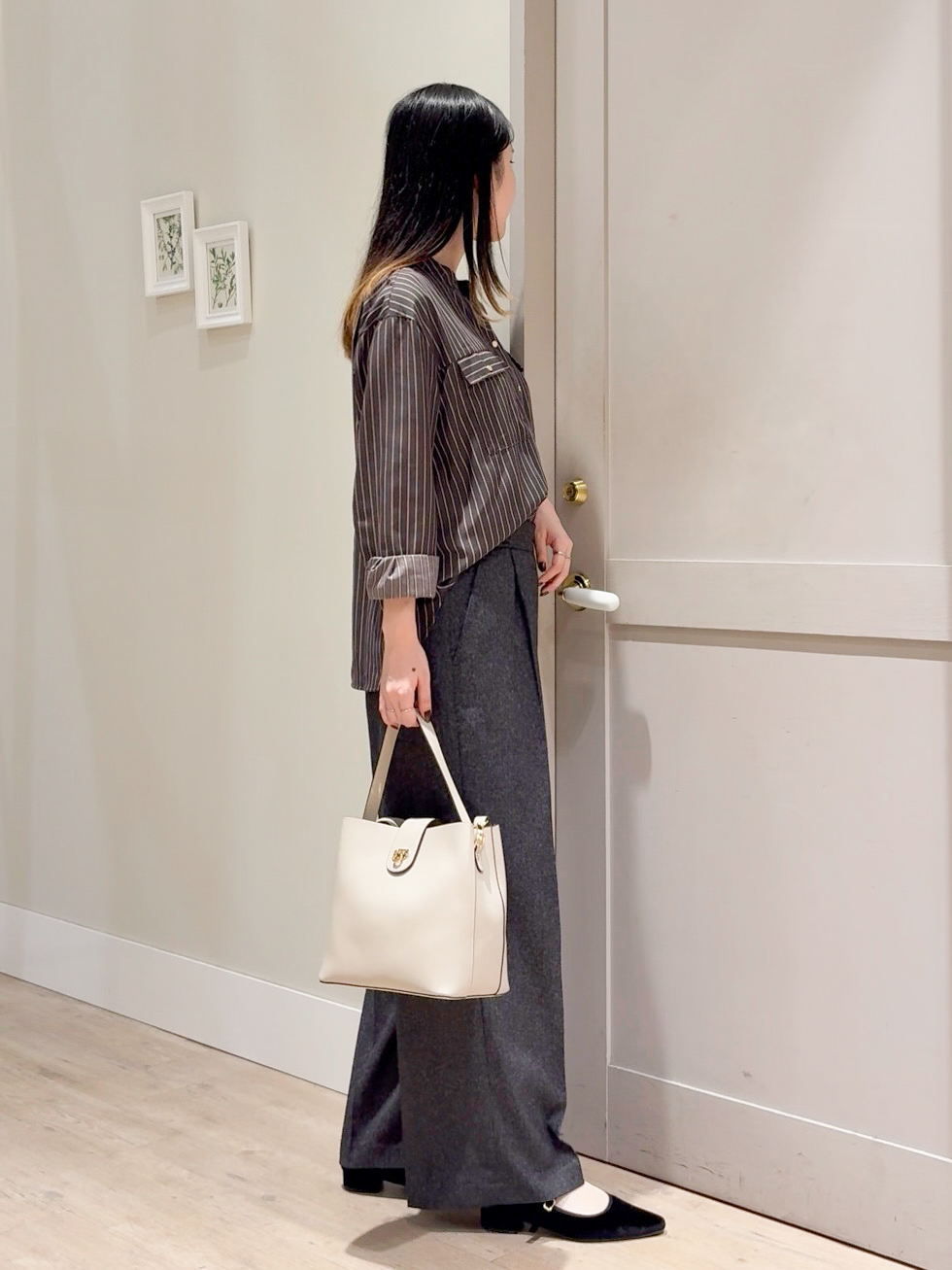 Mayuさんの「grove｜顔周りをすっきり見せる バンドカラースキッパーシャツ」を使ったコーディネート