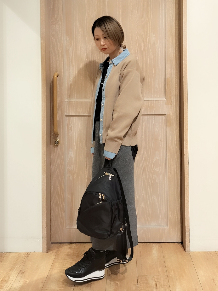 YUKIさんの「SHOO･LA･RUE｜【S-LL/洗濯機可】デニム／チェック切替でこなれ見え 金ボタンニットカーディガン」を使ったコーディネート