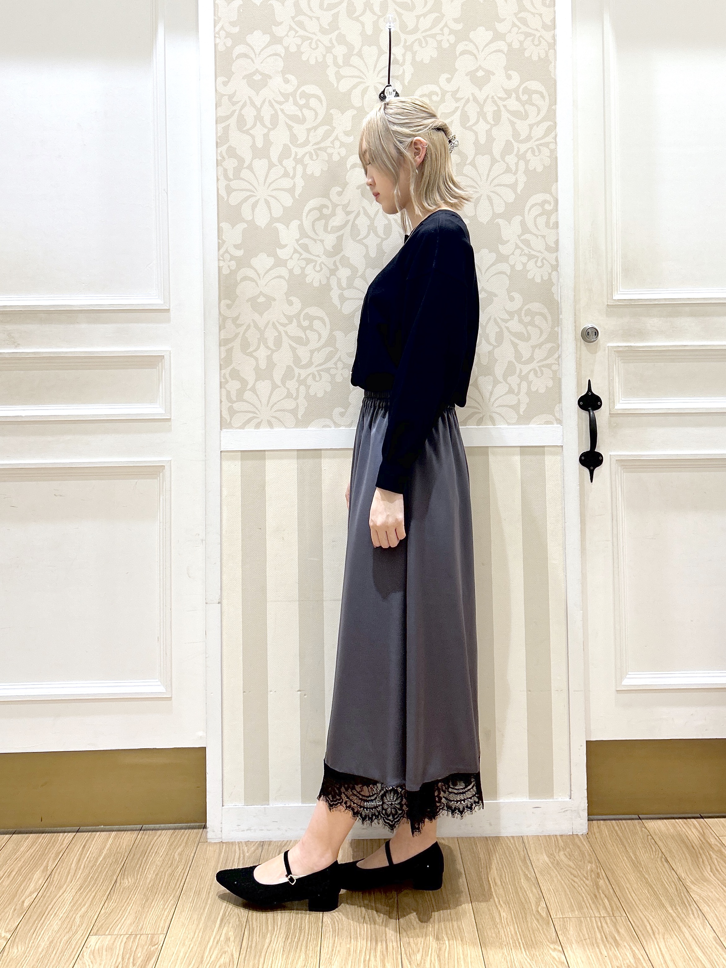 望 愛さんの「grove｜【前後2WAY】さりげなく、上品にきらめく ニットカーディガン」を使ったコーディネート