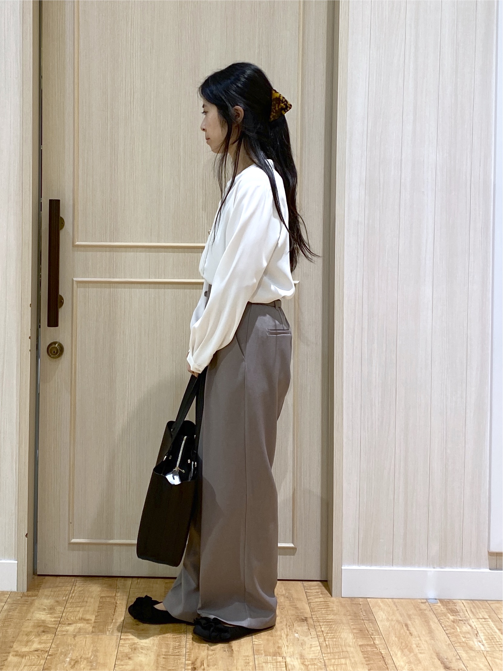 ERIさんの「SHOO･LA･RUE｜【セットアップ可/通勤/洗濯機可/SS-LL】女性らしく決まる カラーレスジャケット」を使ったコーディネート