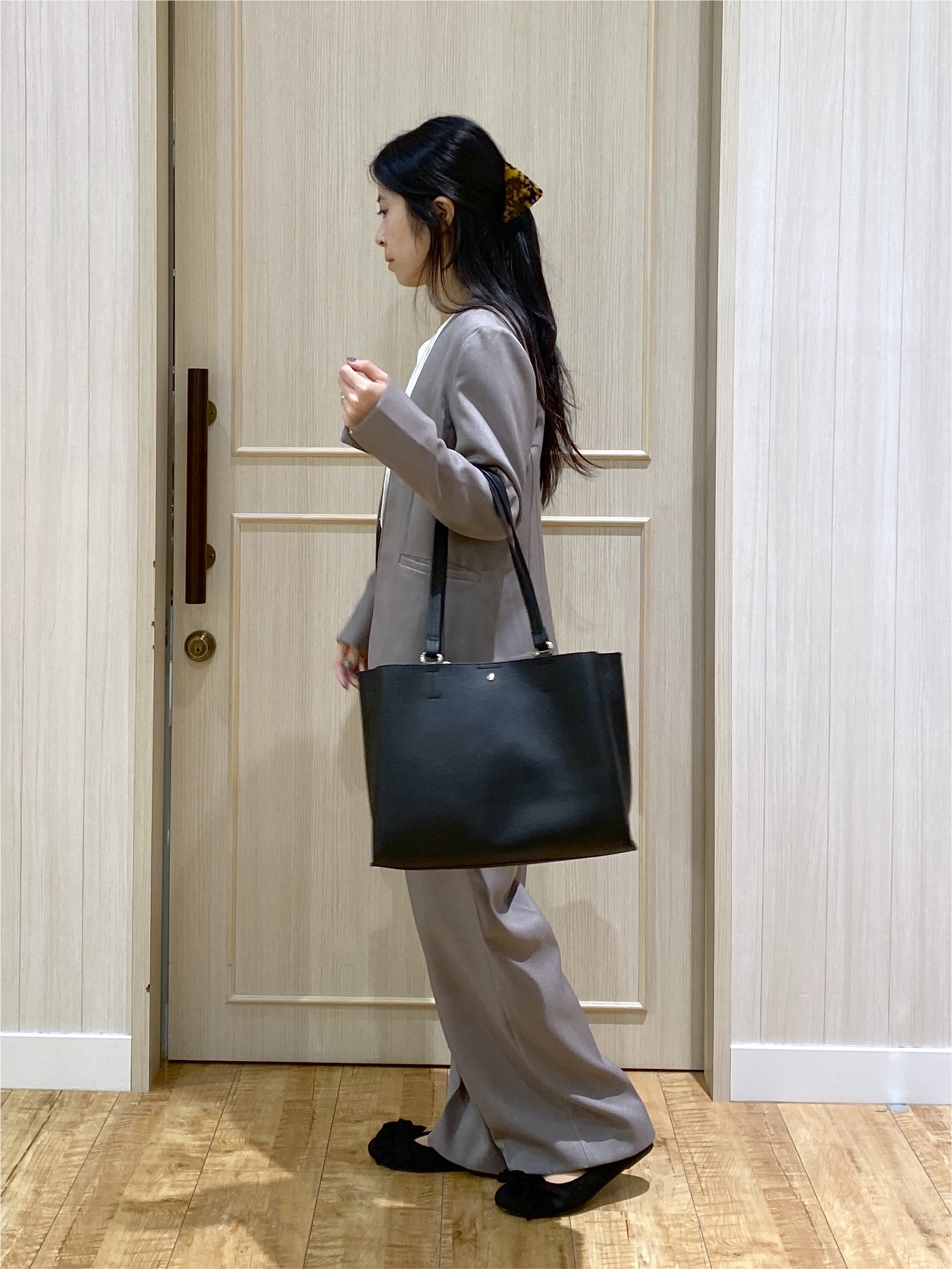 ERIさんの「SHOO･LA･RUE｜【セットアップ可/通勤/洗濯機可/SS-LL】女性らしく決まる カラーレスジャケット」を使ったコーディネート