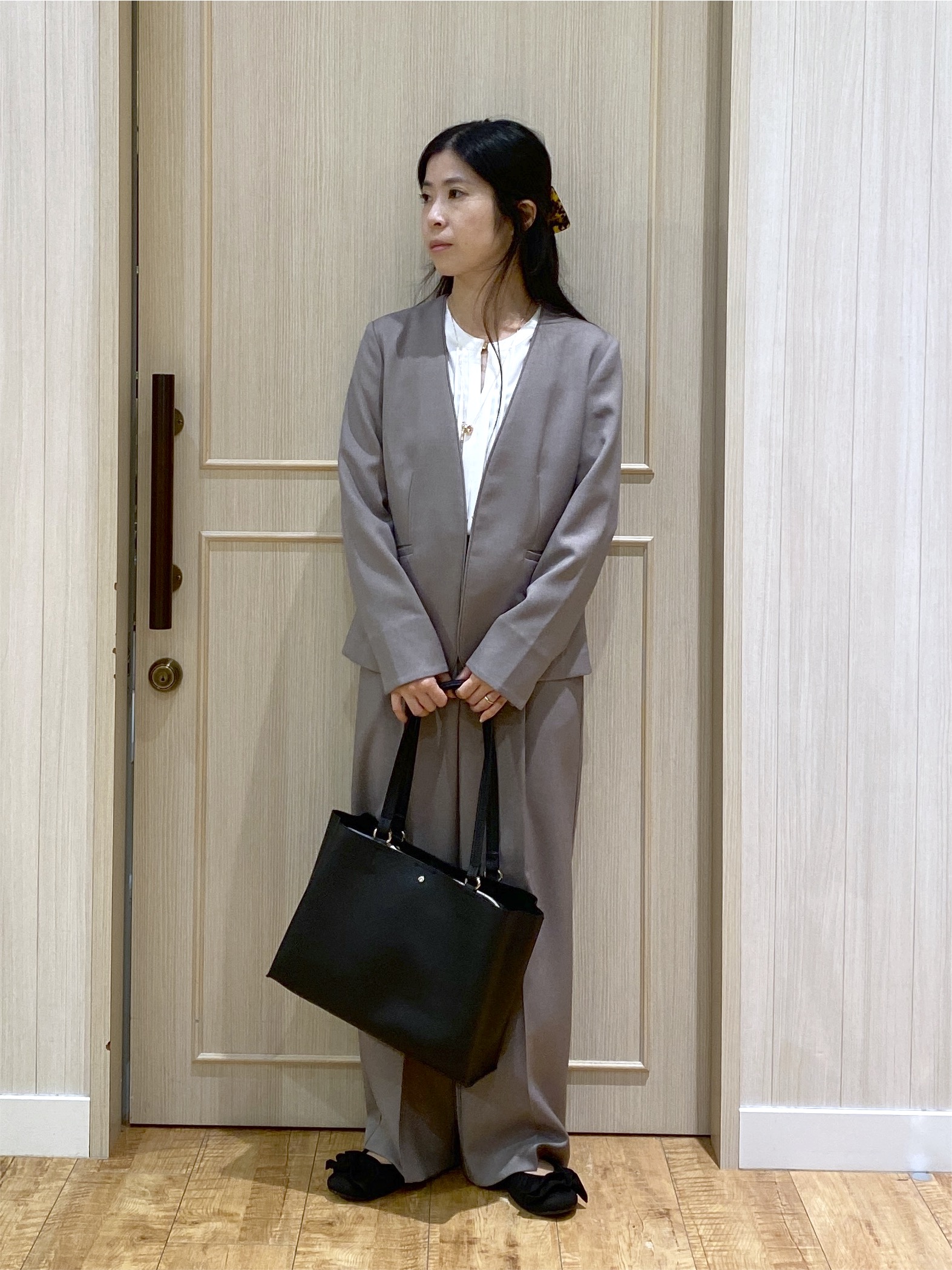 ERIさんの「SHOO･LA･RUE｜【セットアップ可/通勤/洗濯機可/SS-LL】女性らしく決まる カラーレスジャケット」を使ったコーディネート