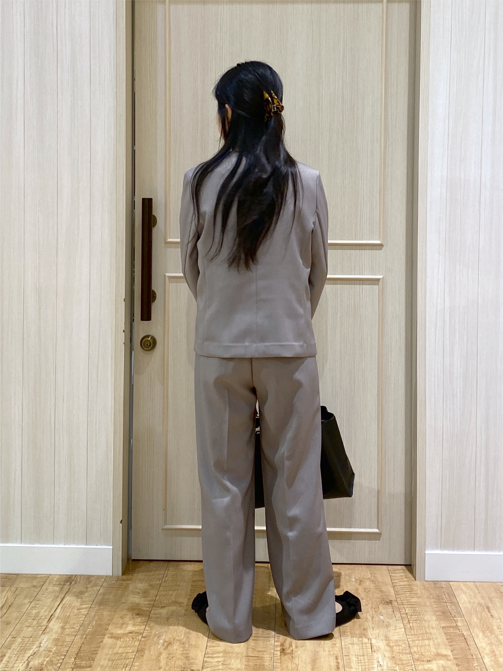 ERIさんの「SHOO･LA･RUE｜【セットアップ可/通勤/洗濯機可/SS-LL】女性らしく決まる カラーレスジャケット」を使ったコーディネート