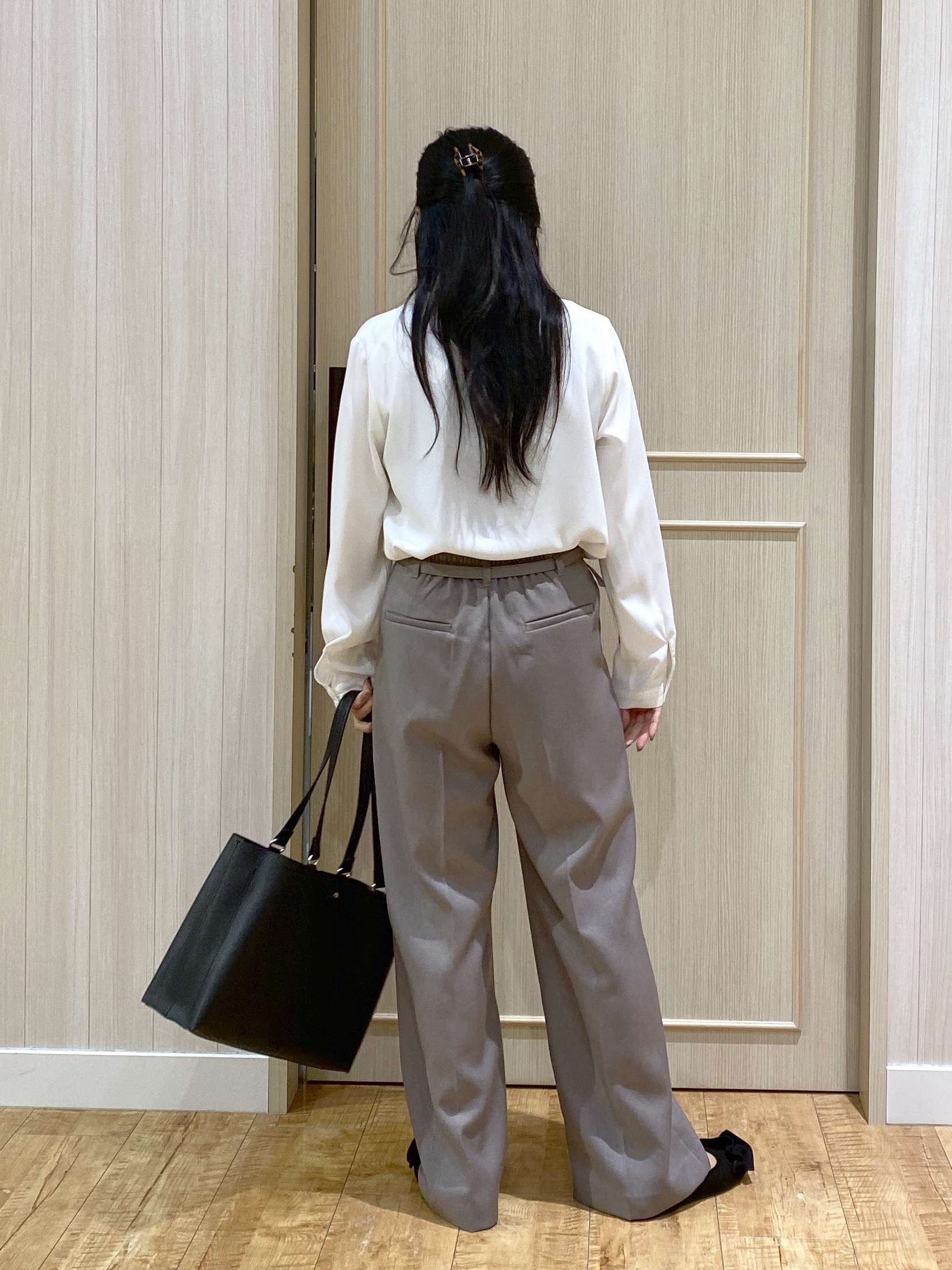 ERIさんの「SHOO･LA･RUE｜【セットアップ可/通勤/洗濯機可/SS-LL】女性らしく決まる カラーレスジャケット」を使ったコーディネート