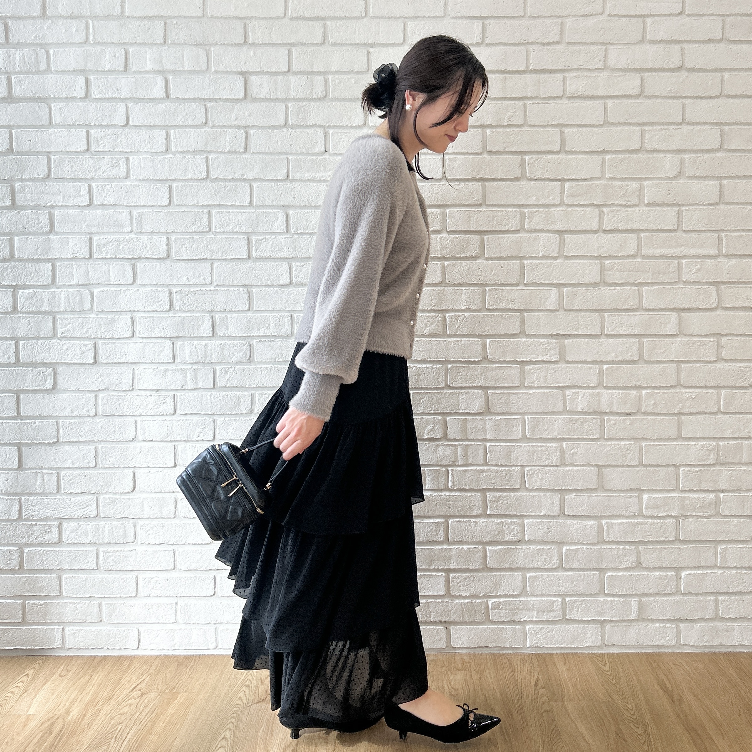 shinoさんの「Couture brooch｜フェザーニットトップスカーディ」を使ったコーディネート