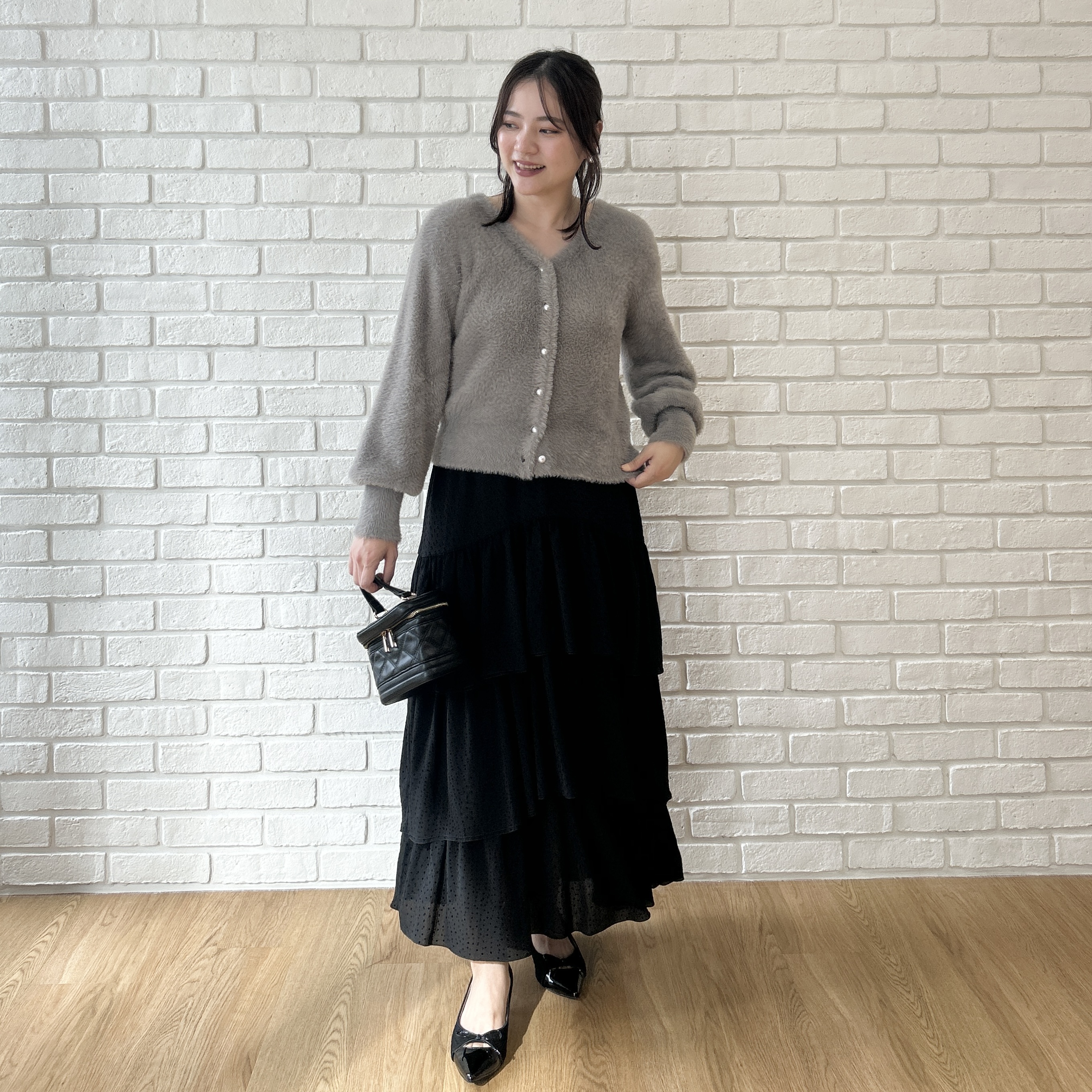 shinoさんの「Couture brooch｜フェザーニットトップスカーディ」を使ったコーディネート