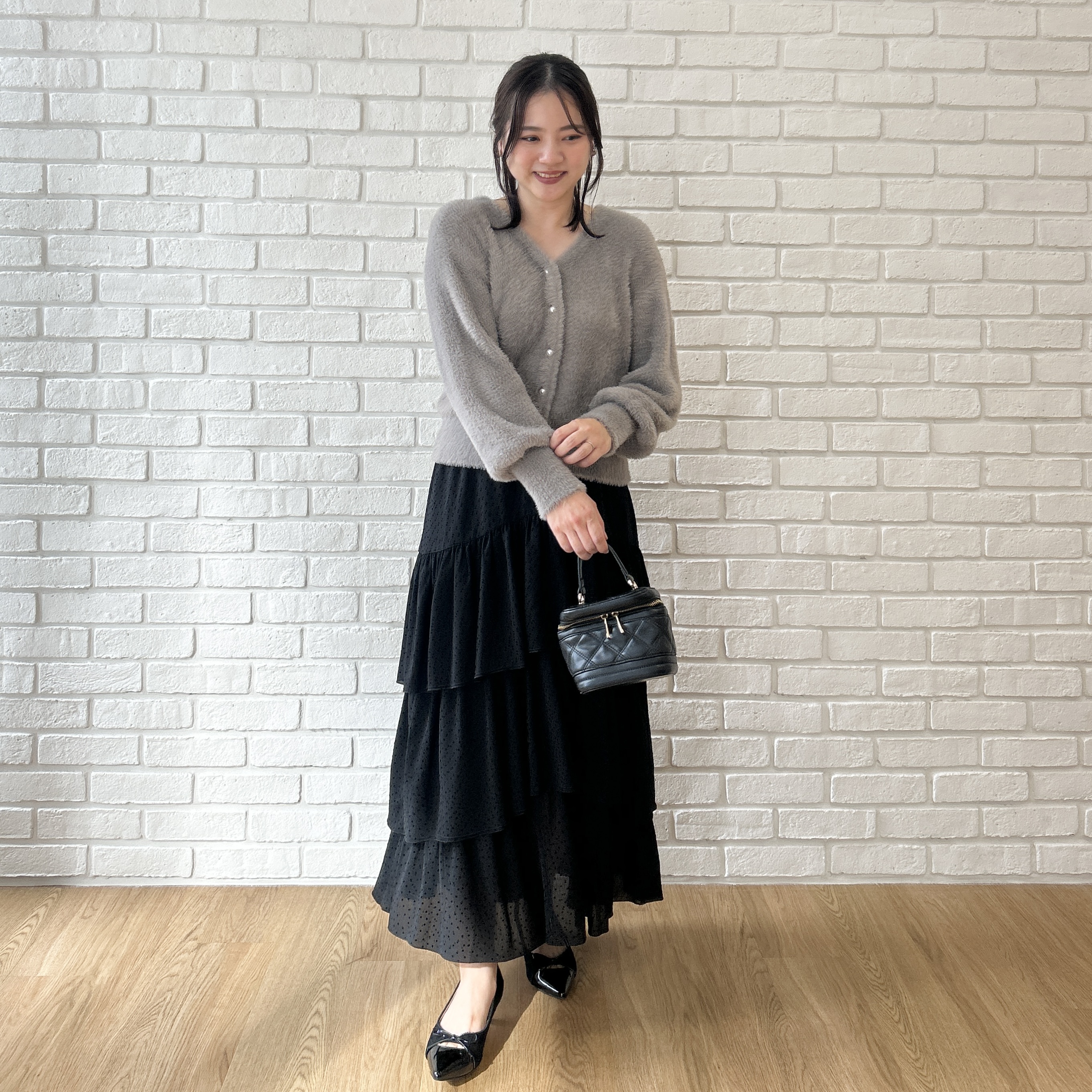 shinoさんの「Couture brooch｜フェザーニットトップスカーディ」を使ったコーディネート