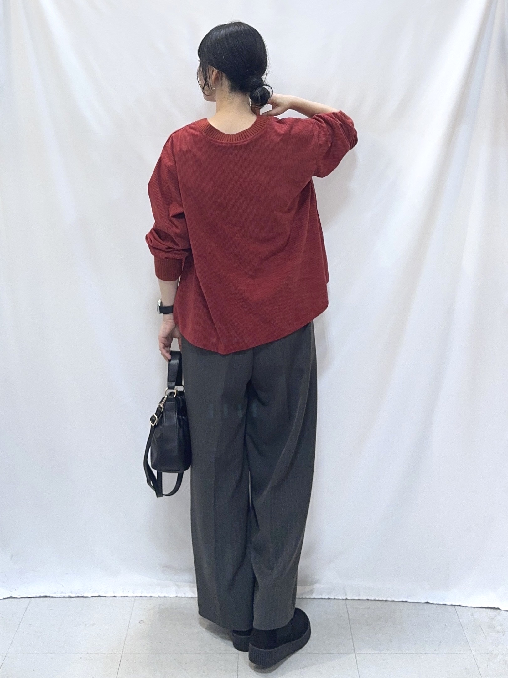 𝐇𝐢𝐫𝐨𝐦𝐢さんの「SHOO･LA･RUE｜コーデの幅が広がる！コーデュロイ2WAYプルオーバー」を使ったコーディネート