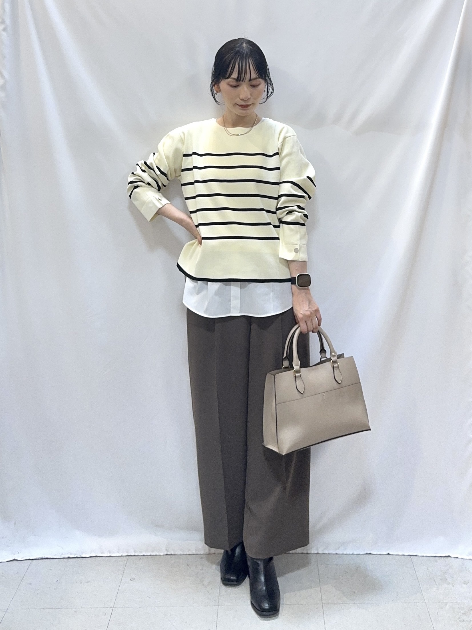 𝐇𝐢𝐫𝐨𝐦𝐢さんの「SHOO･LA･RUE｜【洗濯機可/S-LL】抜け感ある着こなしに 金ボタン付き スポンディッシュ クルーネックニット」を使ったコーディネート