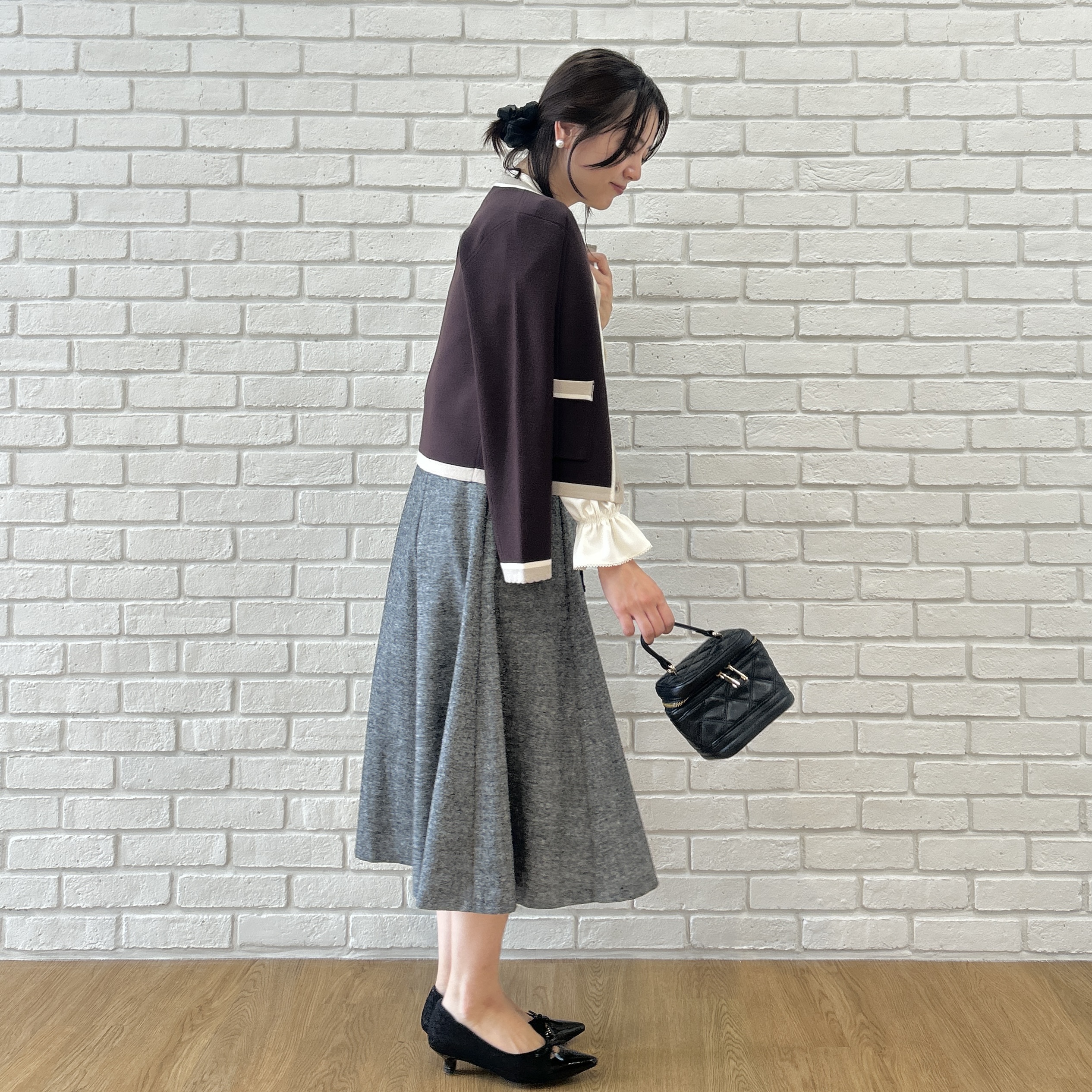 shinoさんの「Couture brooch｜【一枚で主役級】配色総針スカラカーディガン」を使ったコーディネート