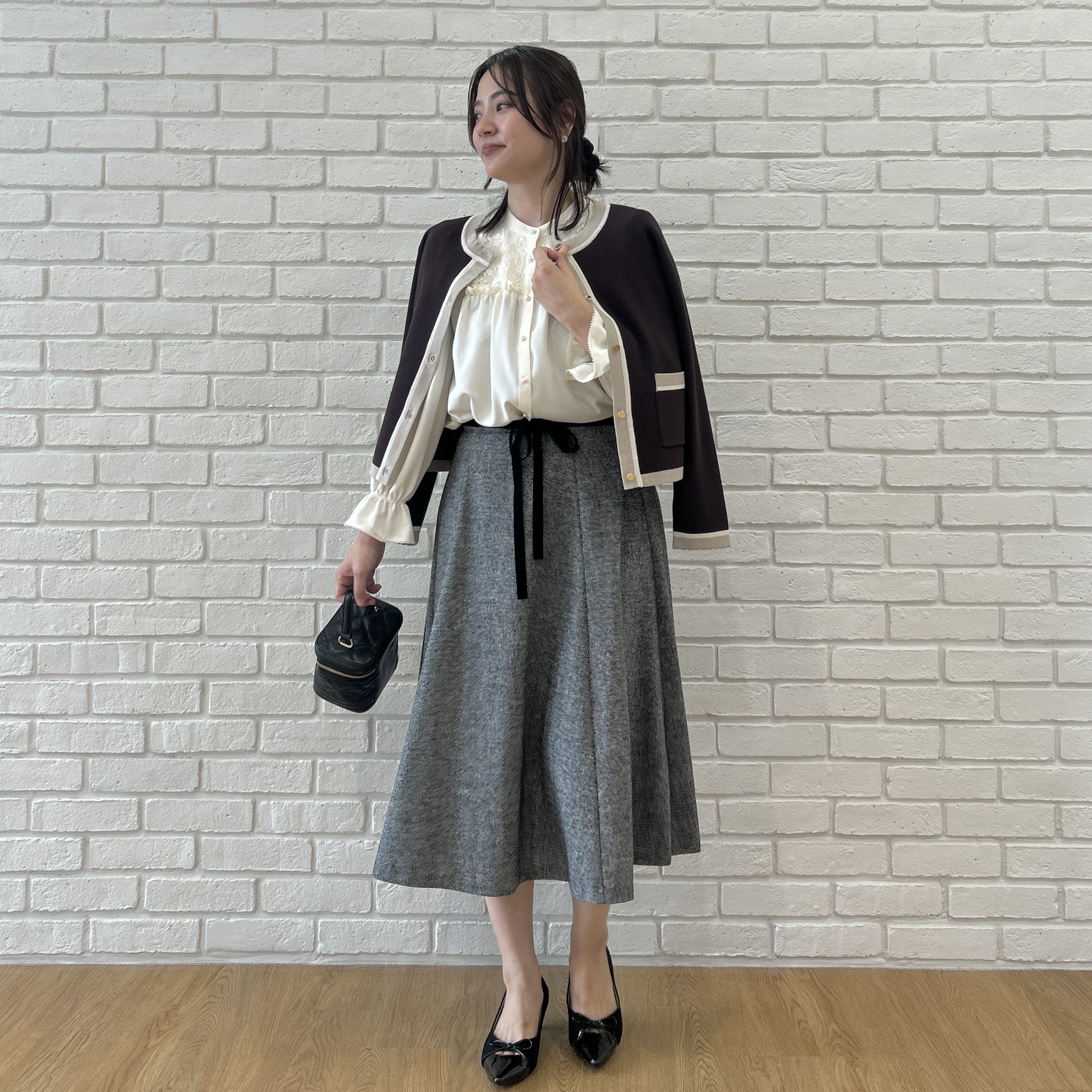 shinoさんの「Couture brooch｜【一枚で主役級】配色総針スカラカーディガン」を使ったコーディネート