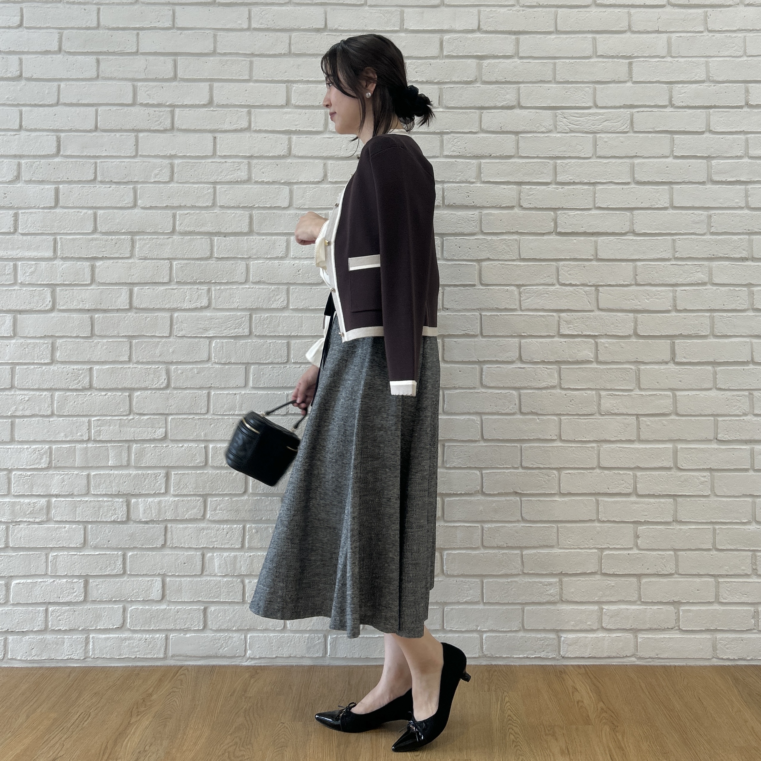 shinoさんの「Couture brooch｜【一枚で主役級】配色総針スカラカーディガン」を使ったコーディネート