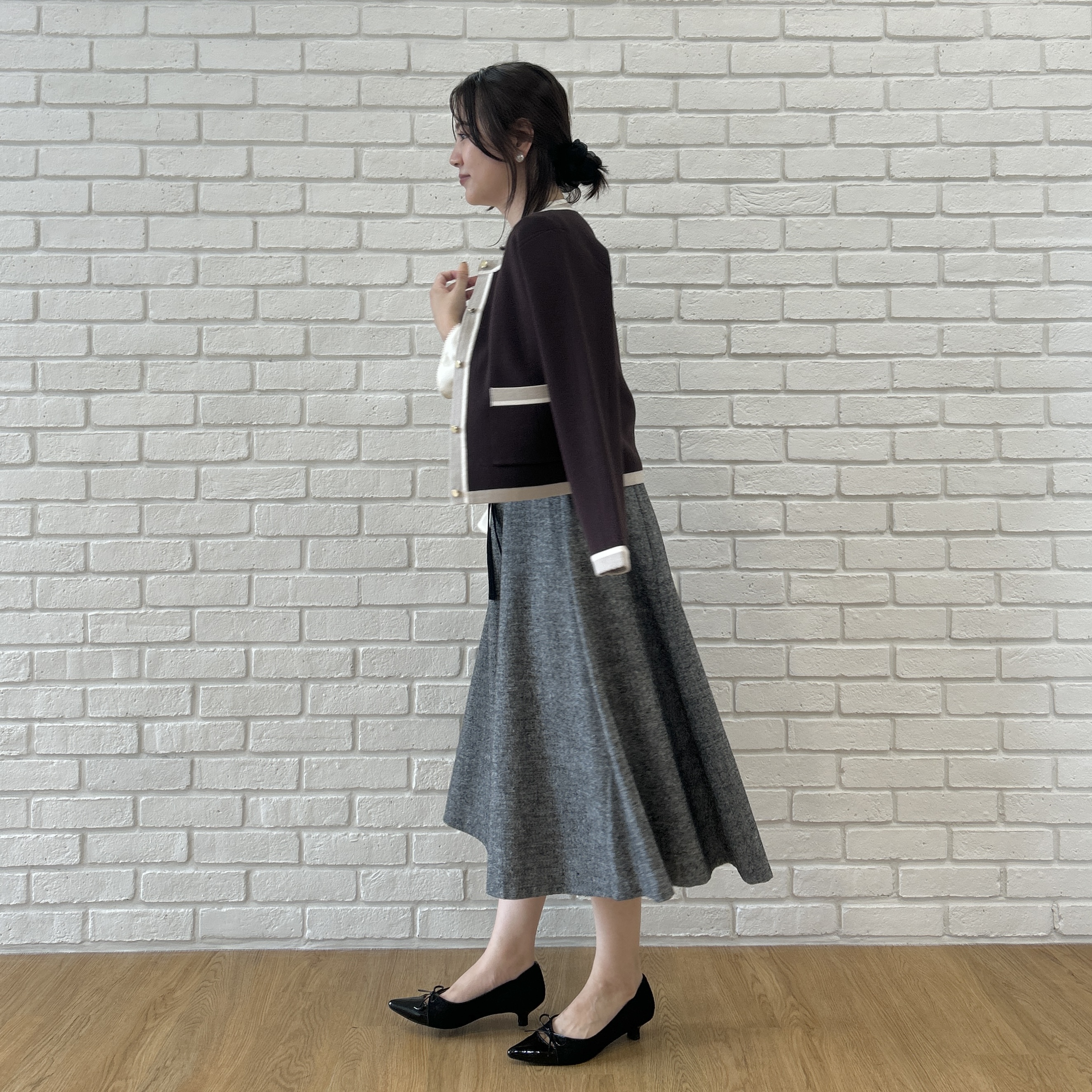 shinoさんの「Couture brooch｜【一枚で主役級】配色総針スカラカーディガン」を使ったコーディネート