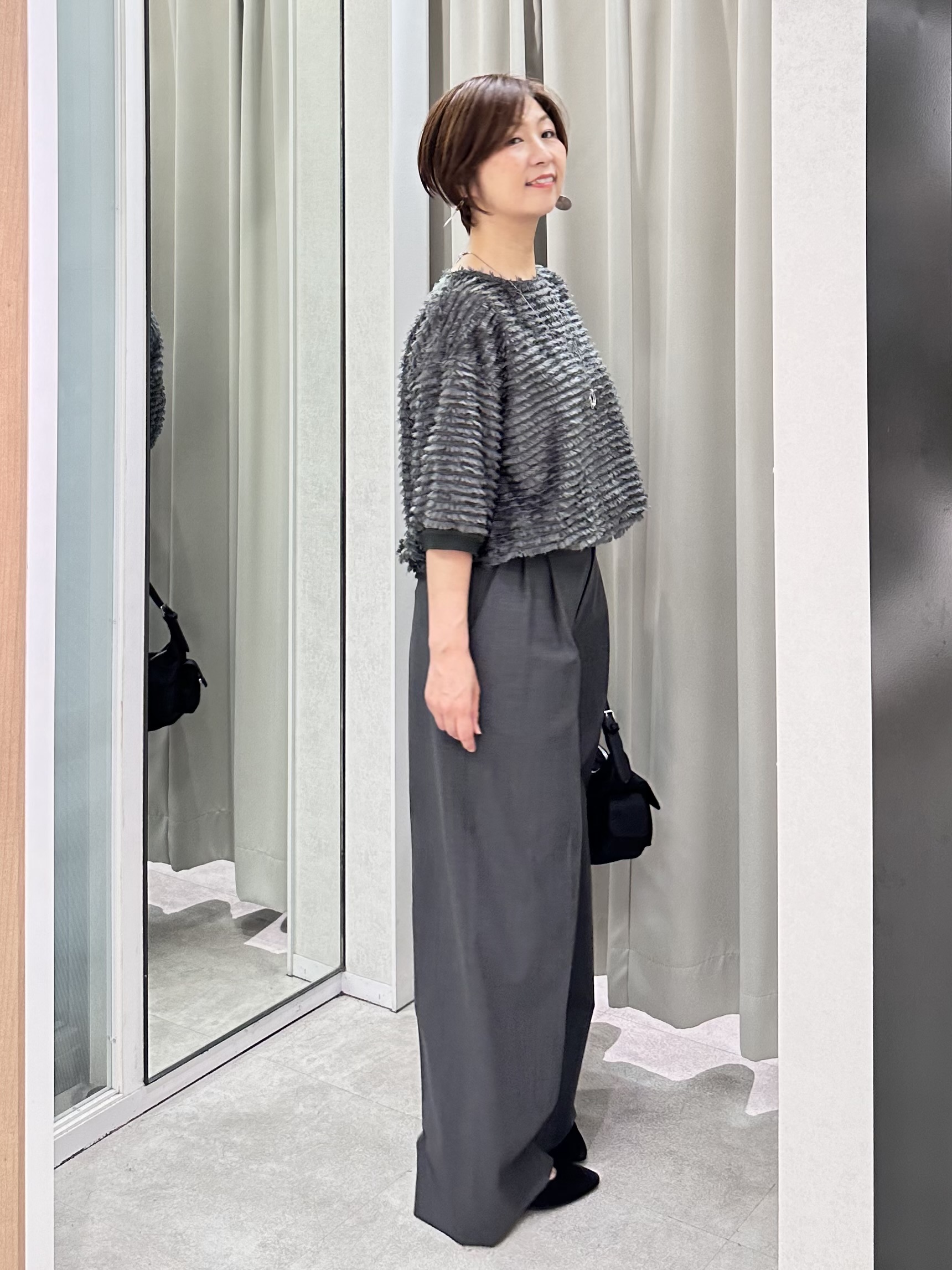 みなこさんの「UNTITLED｜【体型カバー/後ろウエストゴム】ウーステッドワイドシルエットパンツ」を使ったコーディネート
