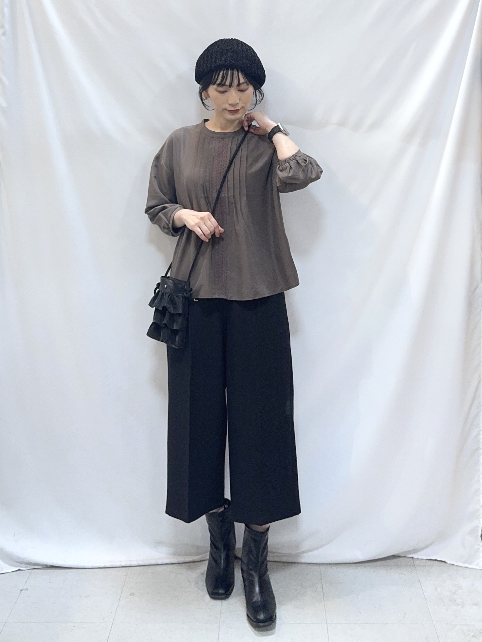 𝐇𝐢𝐫𝐨𝐦𝐢さんの「SHOO･LA･RUE｜【S-LL/洗濯機可】1枚で華やかに フロントレース7分袖ブラウス」を使ったコーディネート