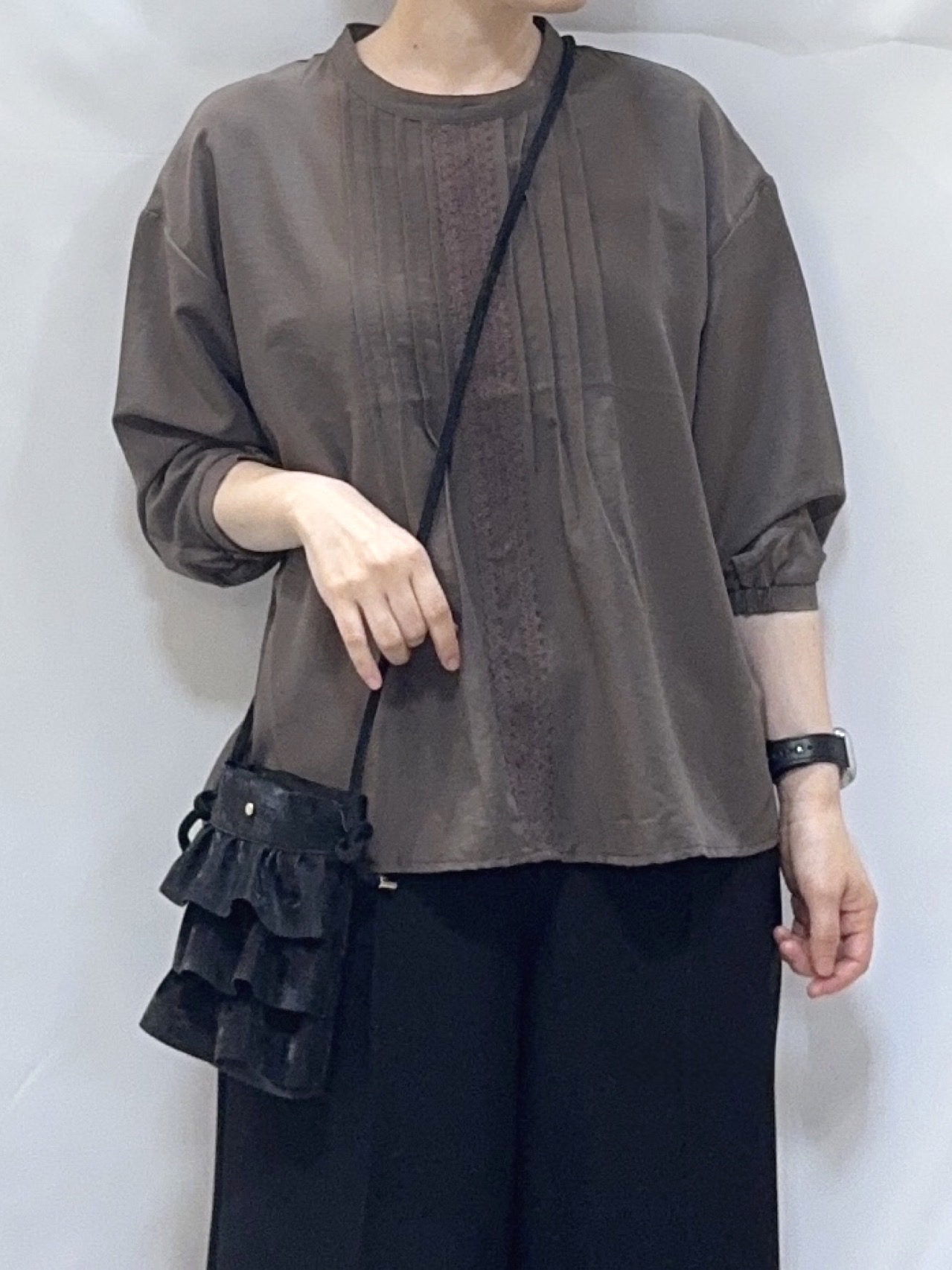 𝐇𝐢𝐫𝐨𝐦𝐢さんの「SHOO･LA･RUE｜【S-LL/洗濯機可】1枚で華やかに フロントレース7分袖ブラウス」を使ったコーディネート