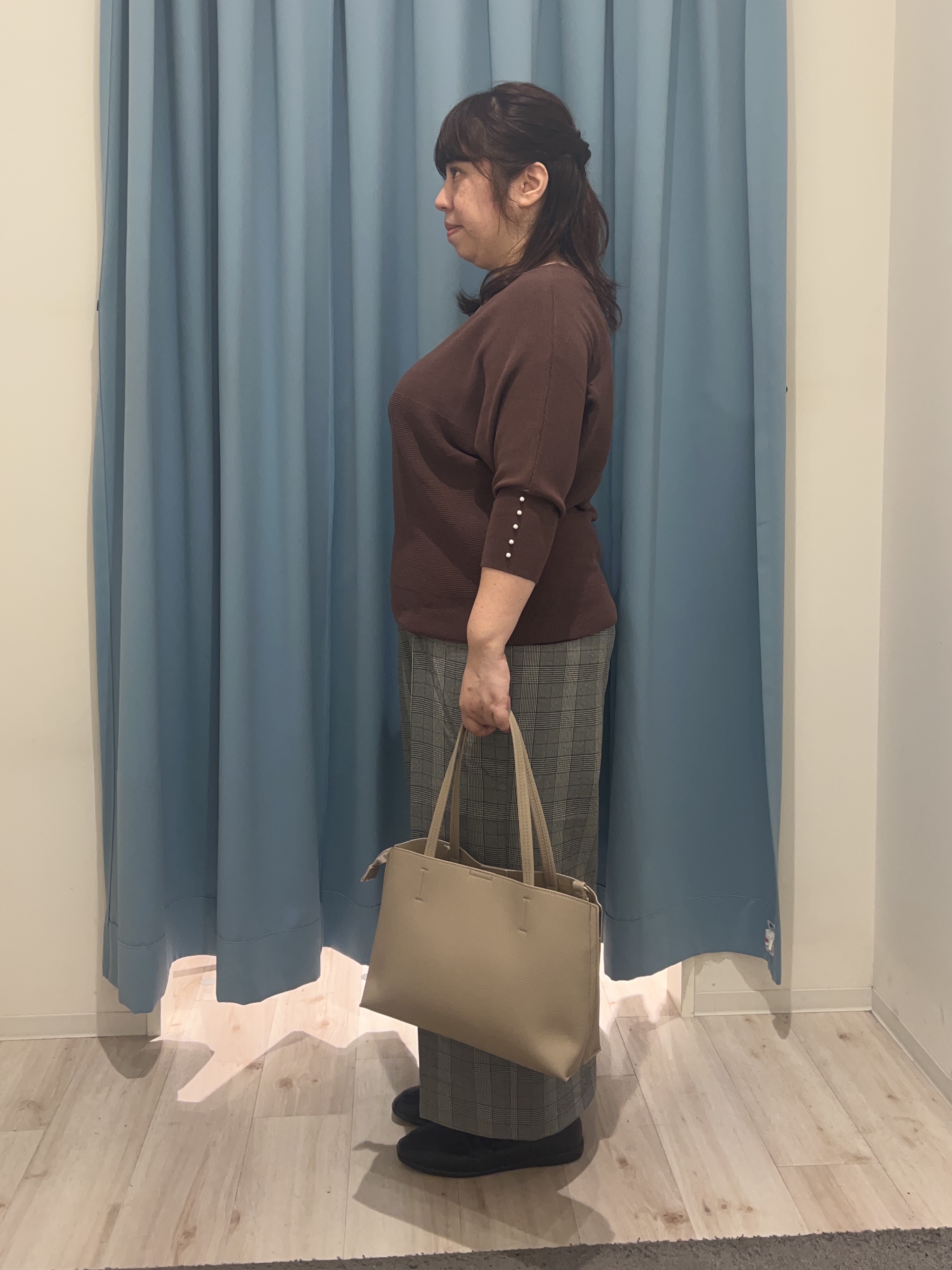 くーさんの「SHOO･LA･RUE｜【毛玉になりにくい】パール調ボタンが女性らしさをプラス ガーター切替 7分袖ドルマンニット」を使ったコーディネート